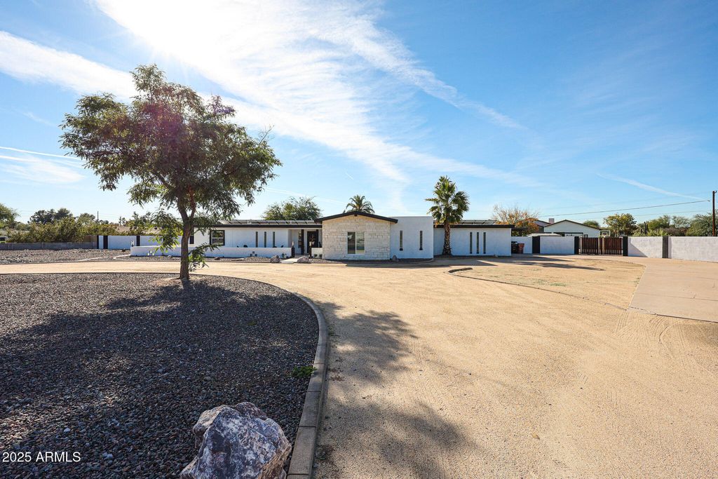 Photo of 10818 N 83rd Street, Scottsdale, AZ 85260 (MLS # 6954069)