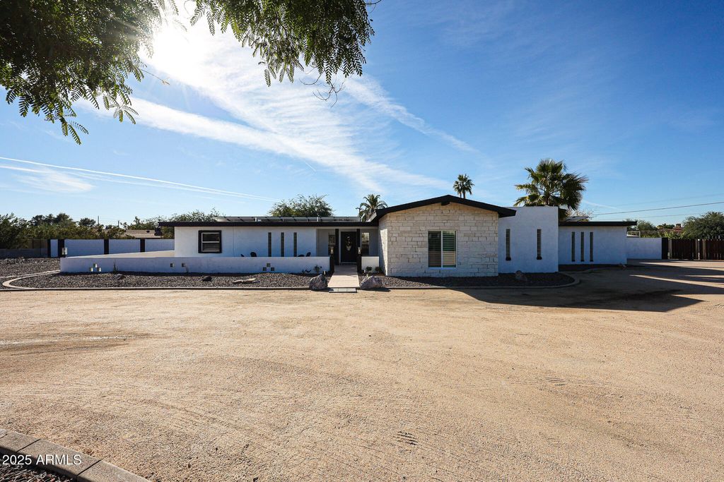 Photo of 10818 N 83rd Street, Scottsdale, AZ 85260 (MLS # 6954069)