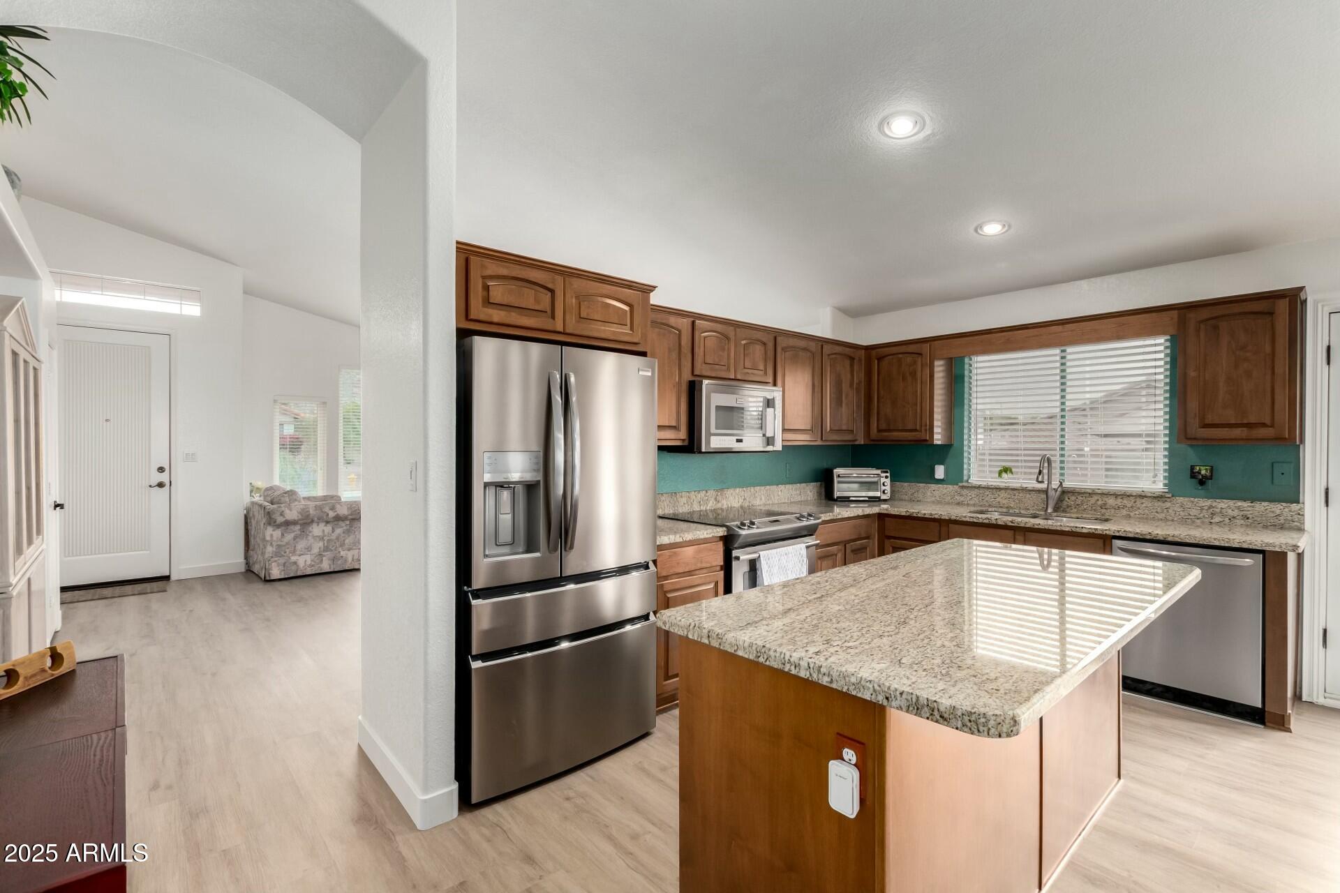 1033 E MOUNTAIN VISTA Drive