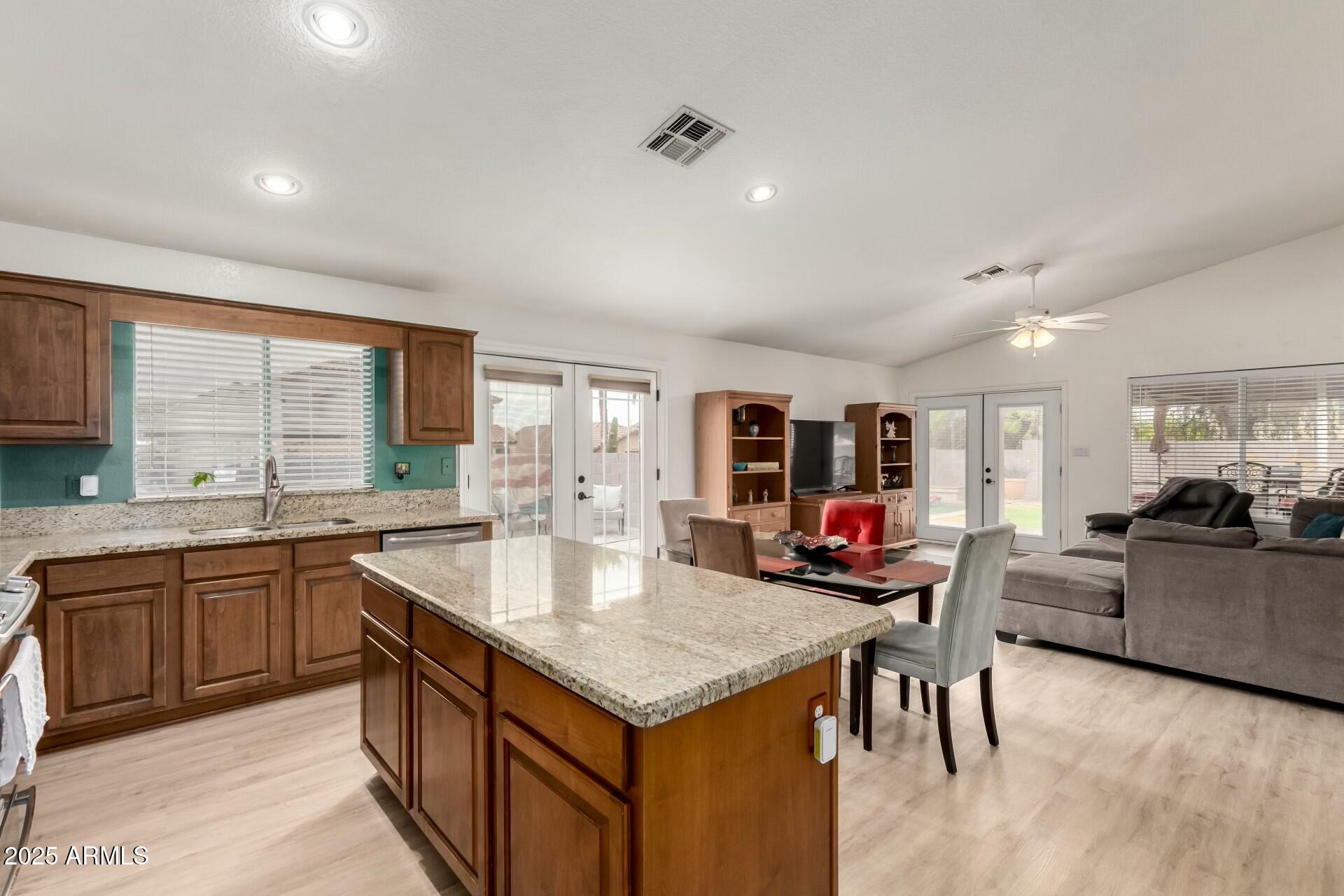1033 E MOUNTAIN VISTA Drive