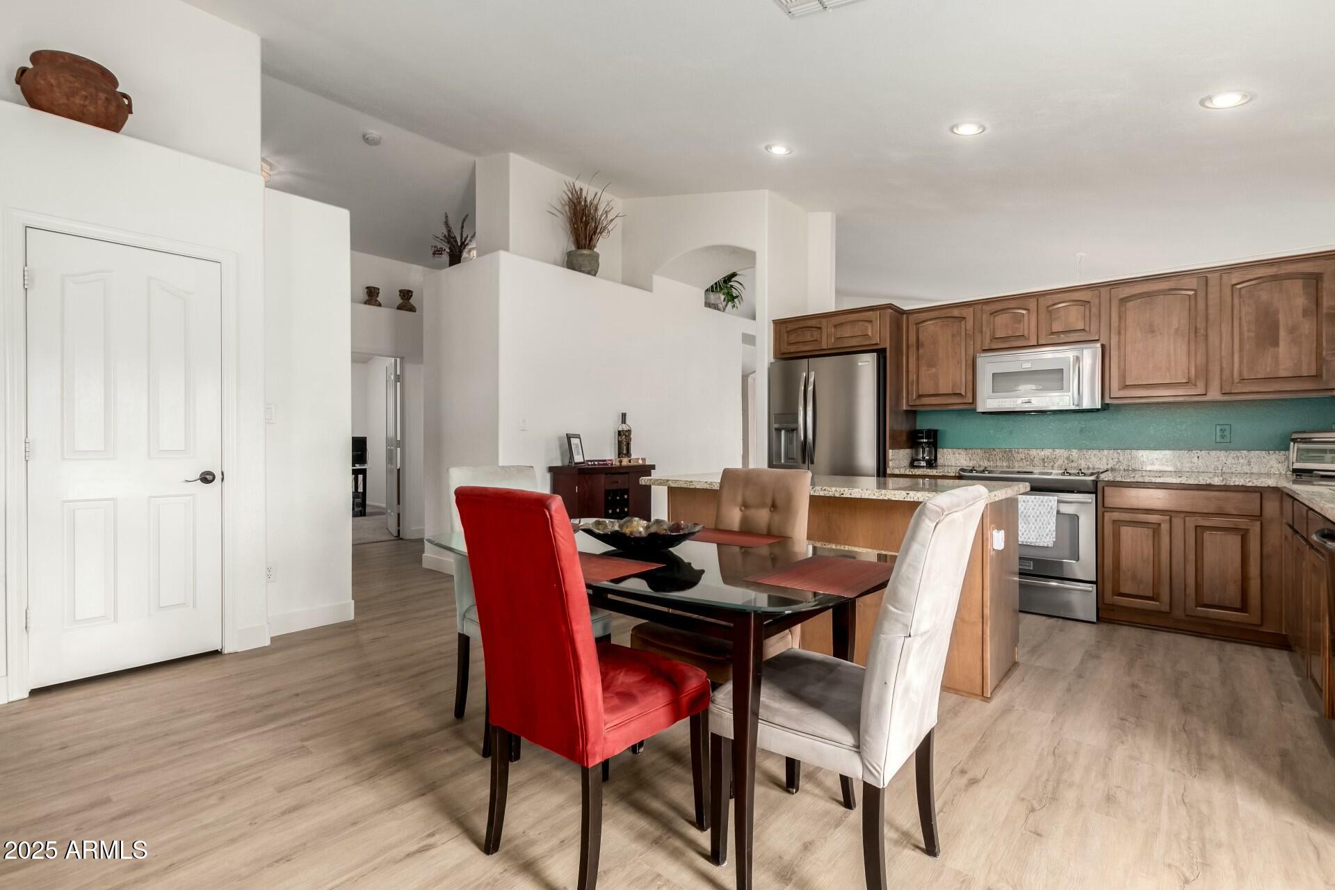 1033 E MOUNTAIN VISTA Drive