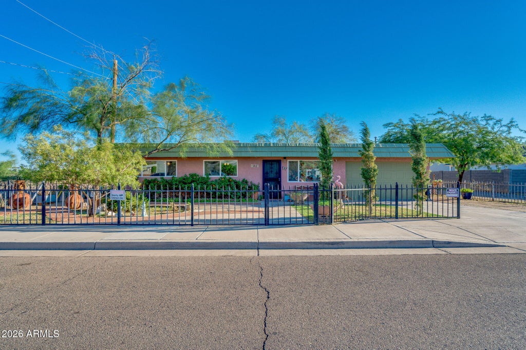 Photo of 2827 W Foothill Drive, Phoenix, AZ 85027 (MLS # 7095606)
