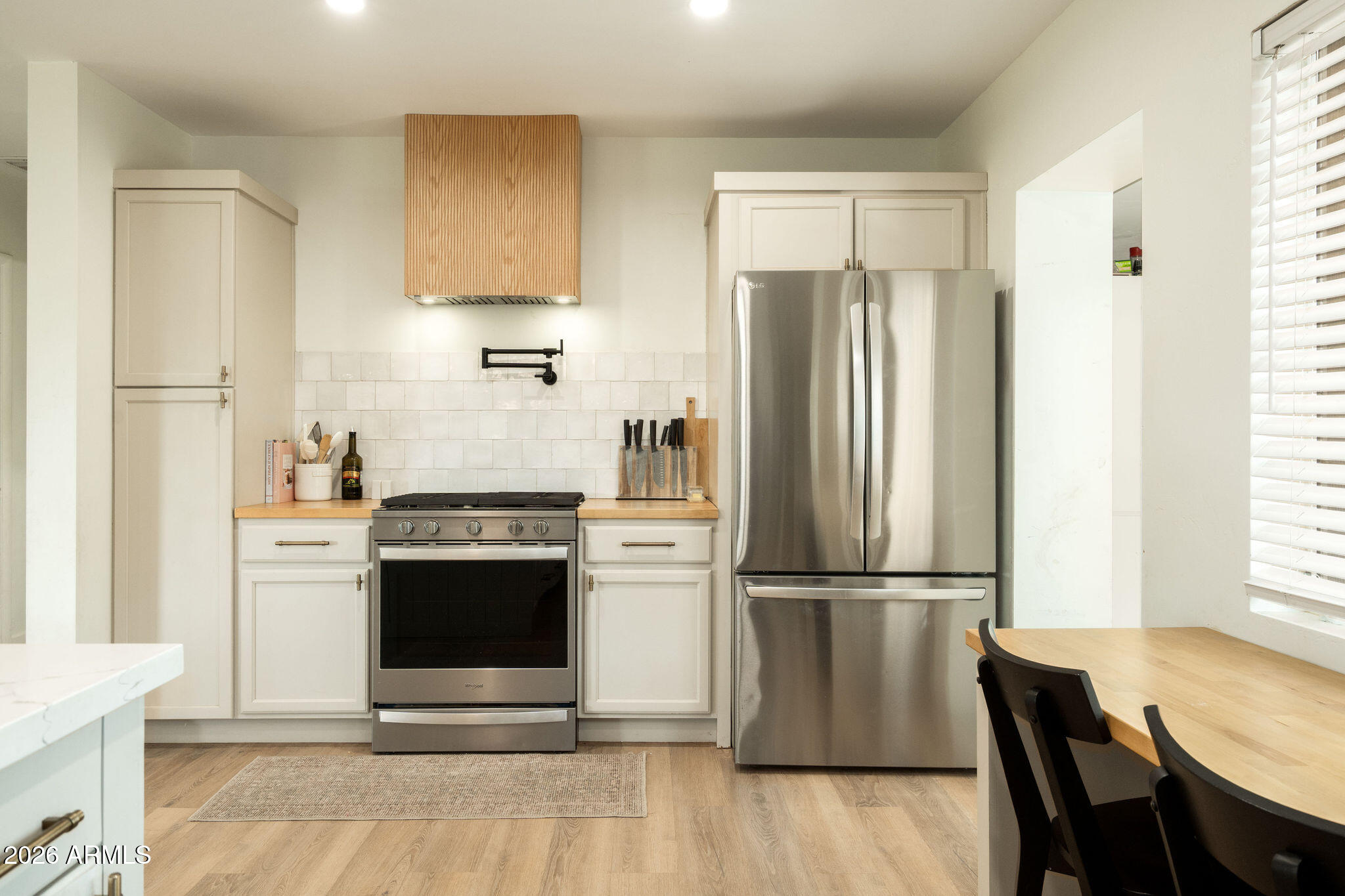 547 W ORANGEWOOD Avenue