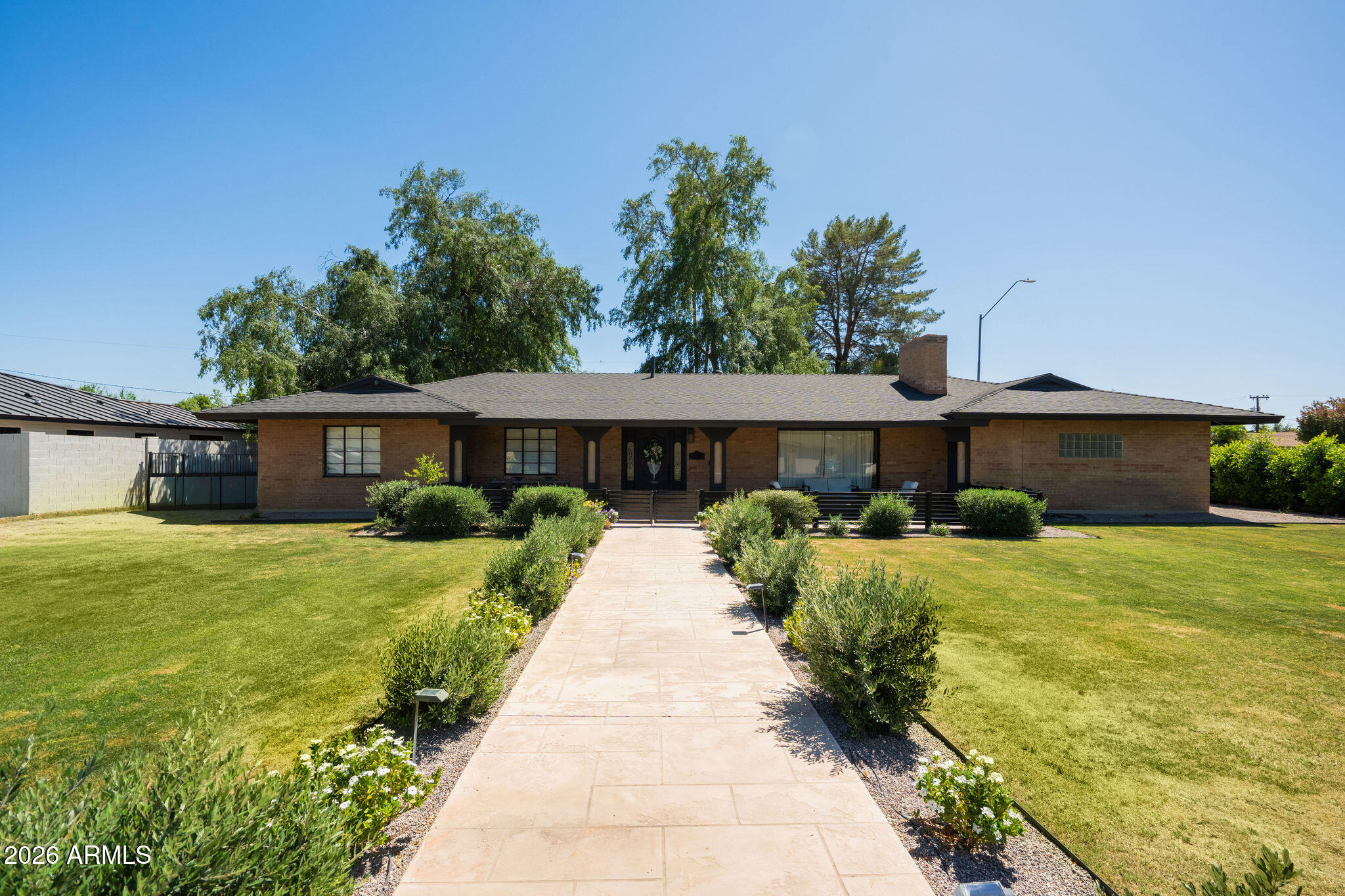 547 W ORANGEWOOD Avenue