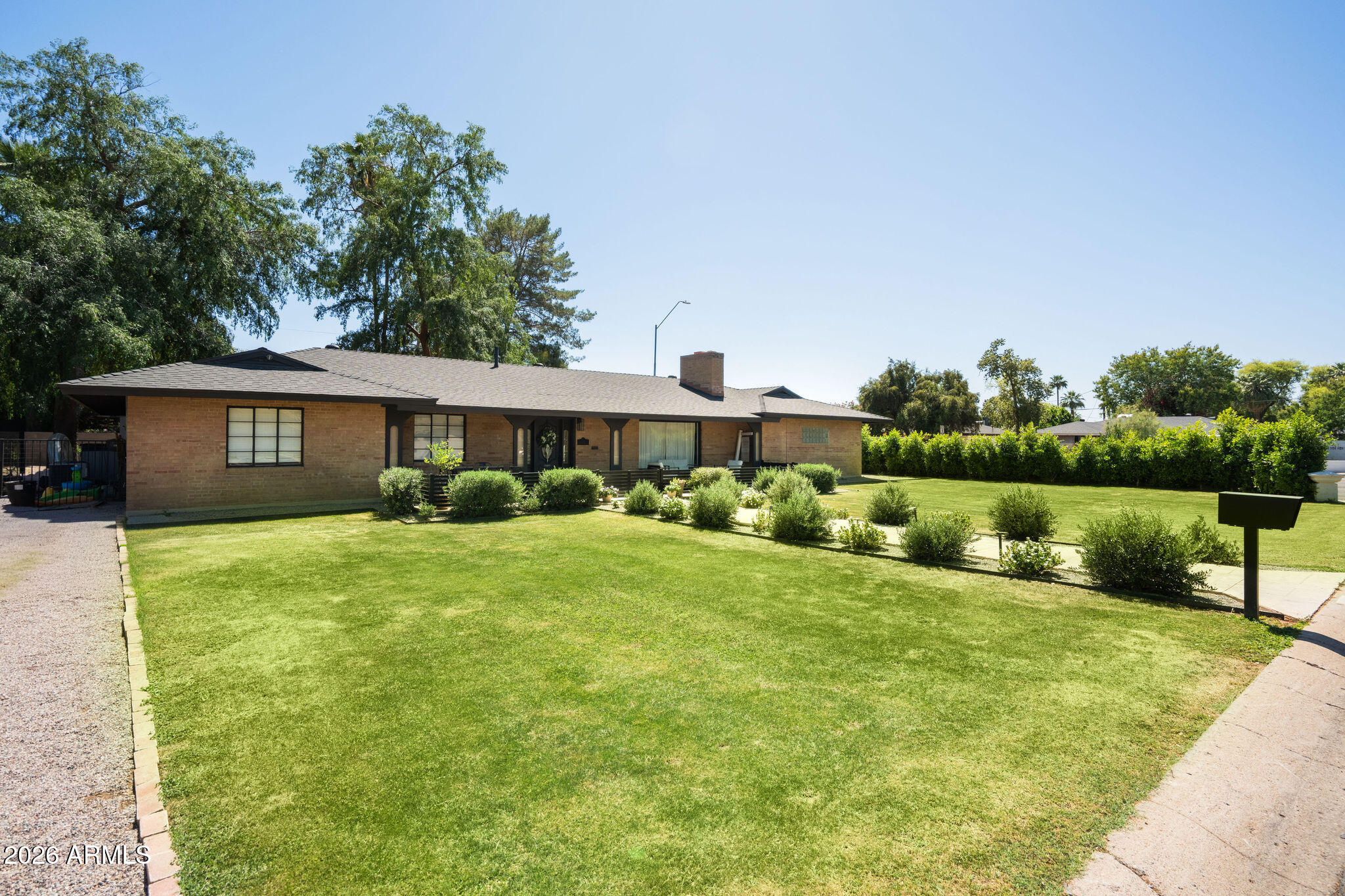 547 W ORANGEWOOD Avenue