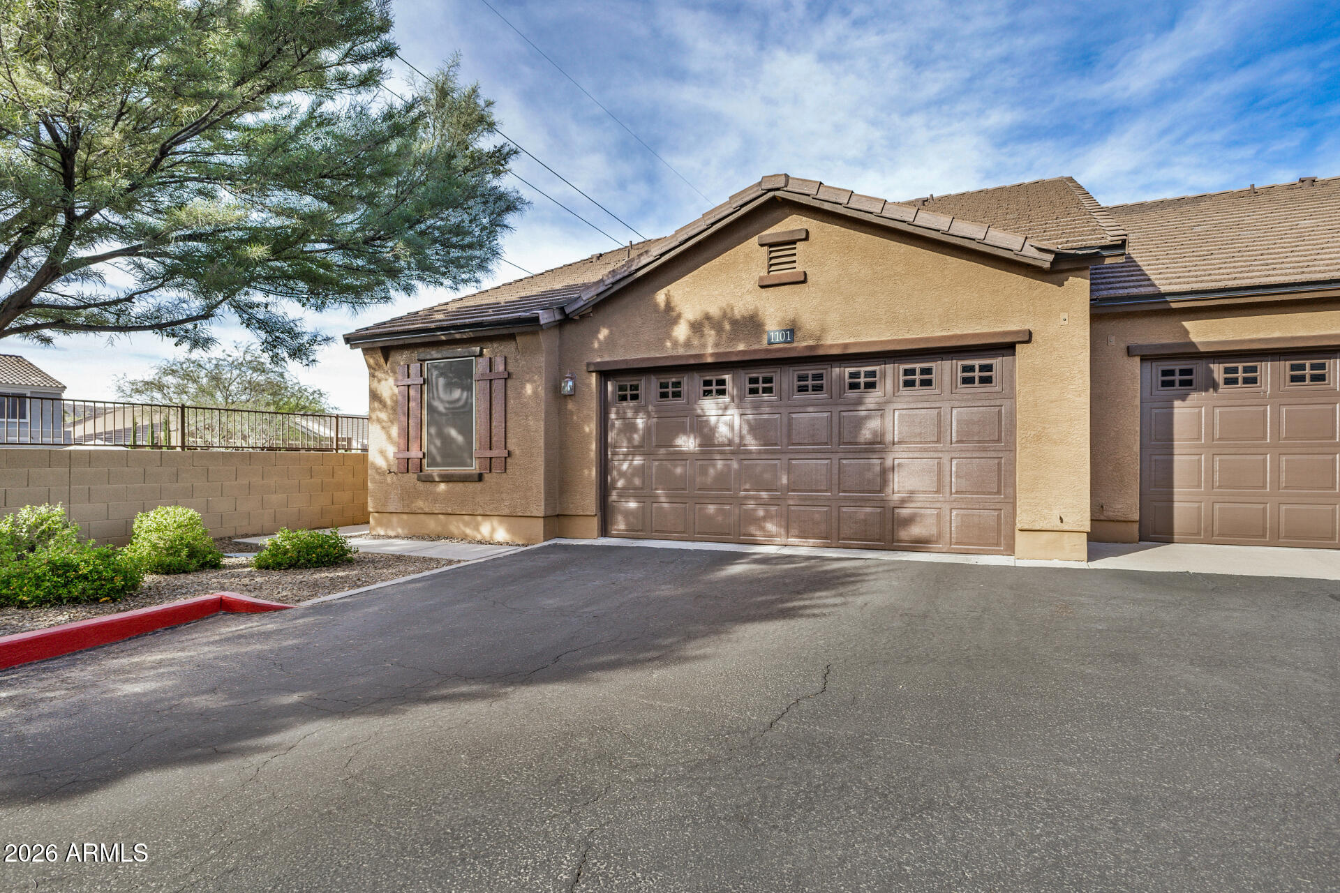 2725 E MINE CREEK Road 1101