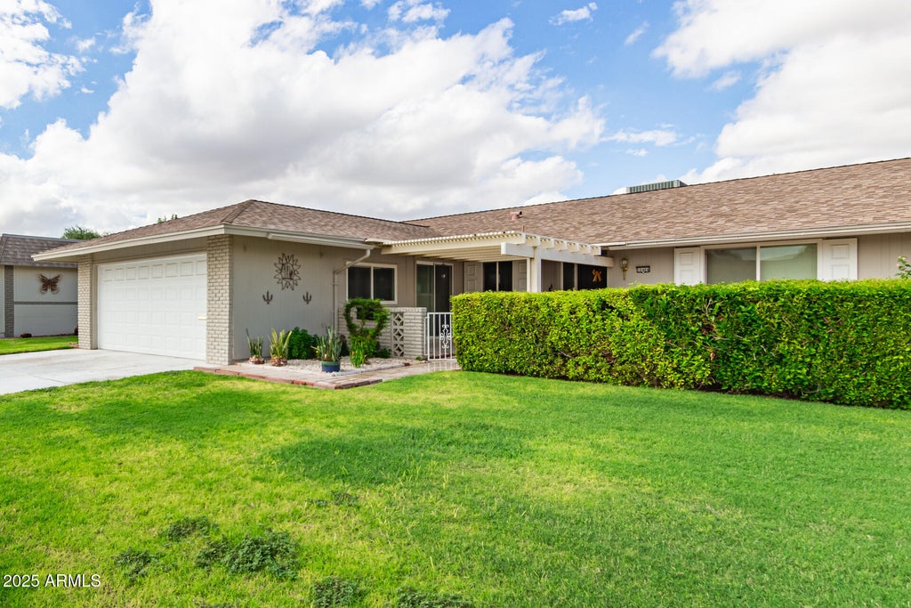Photo of 10404 W Kingswood Circle, Sun City, AZ 85351 (MLS # 6935014)