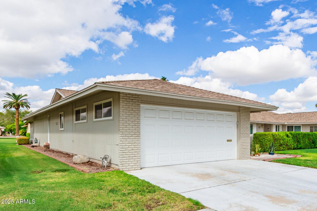 Photo of 10404 W Kingswood Circle, Sun City, AZ 85351 (MLS # 6935014)