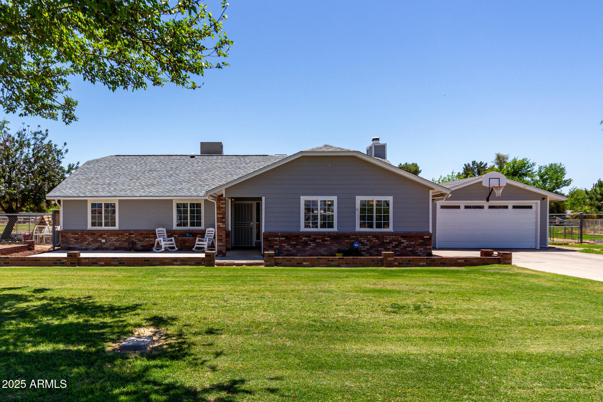 1551 E LONGHORN Drive