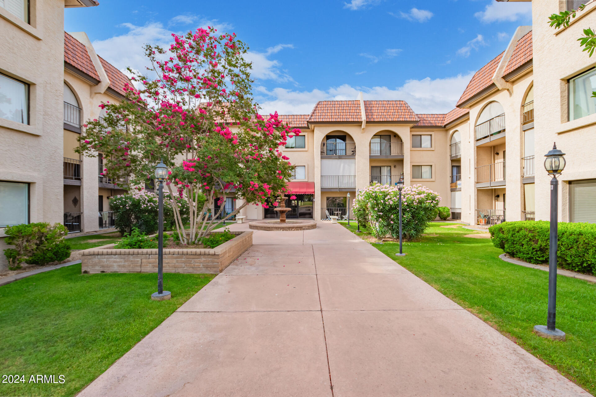 3033 E DEVONSHIRE Avenue 2036