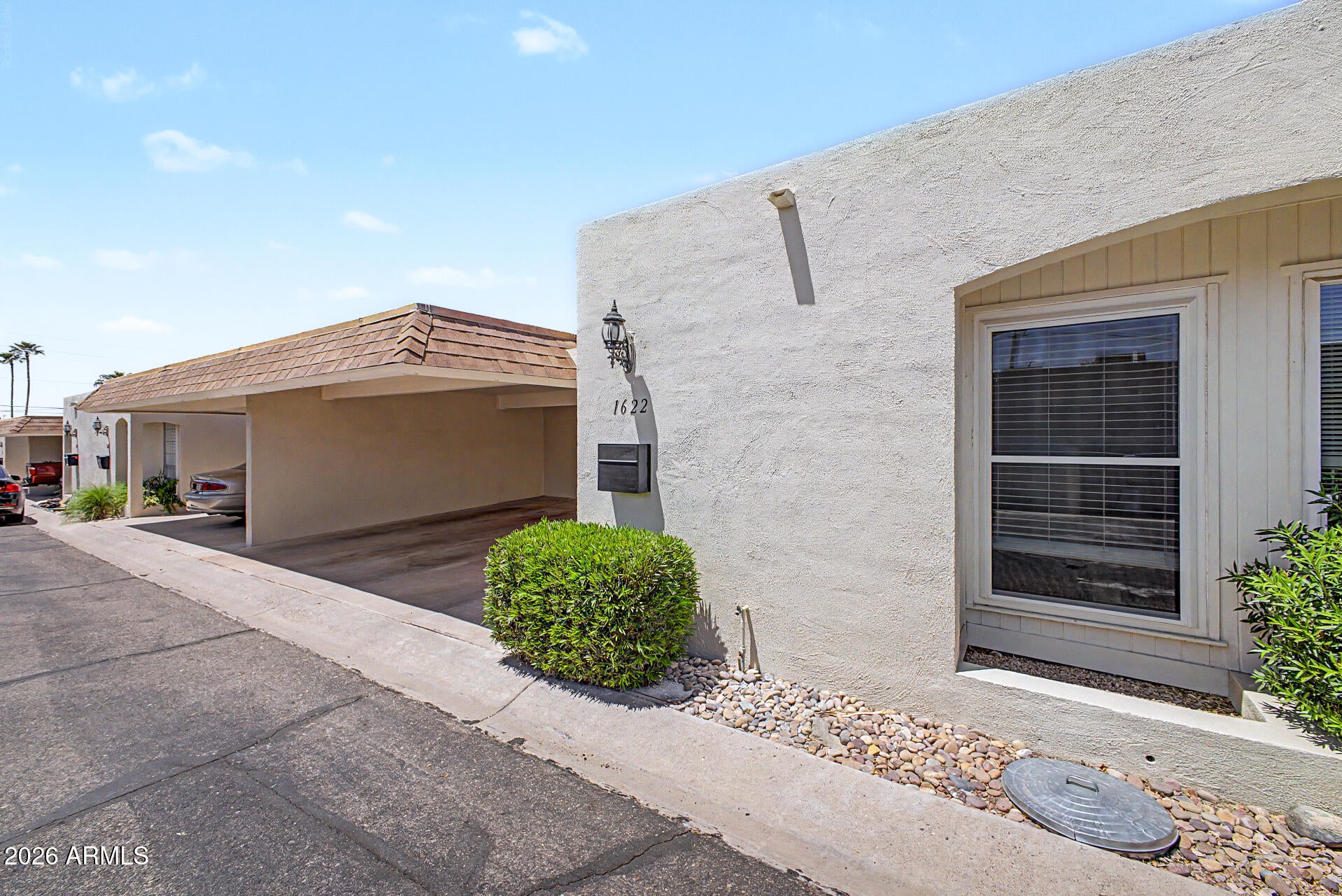 1622 E BORGHESE Place