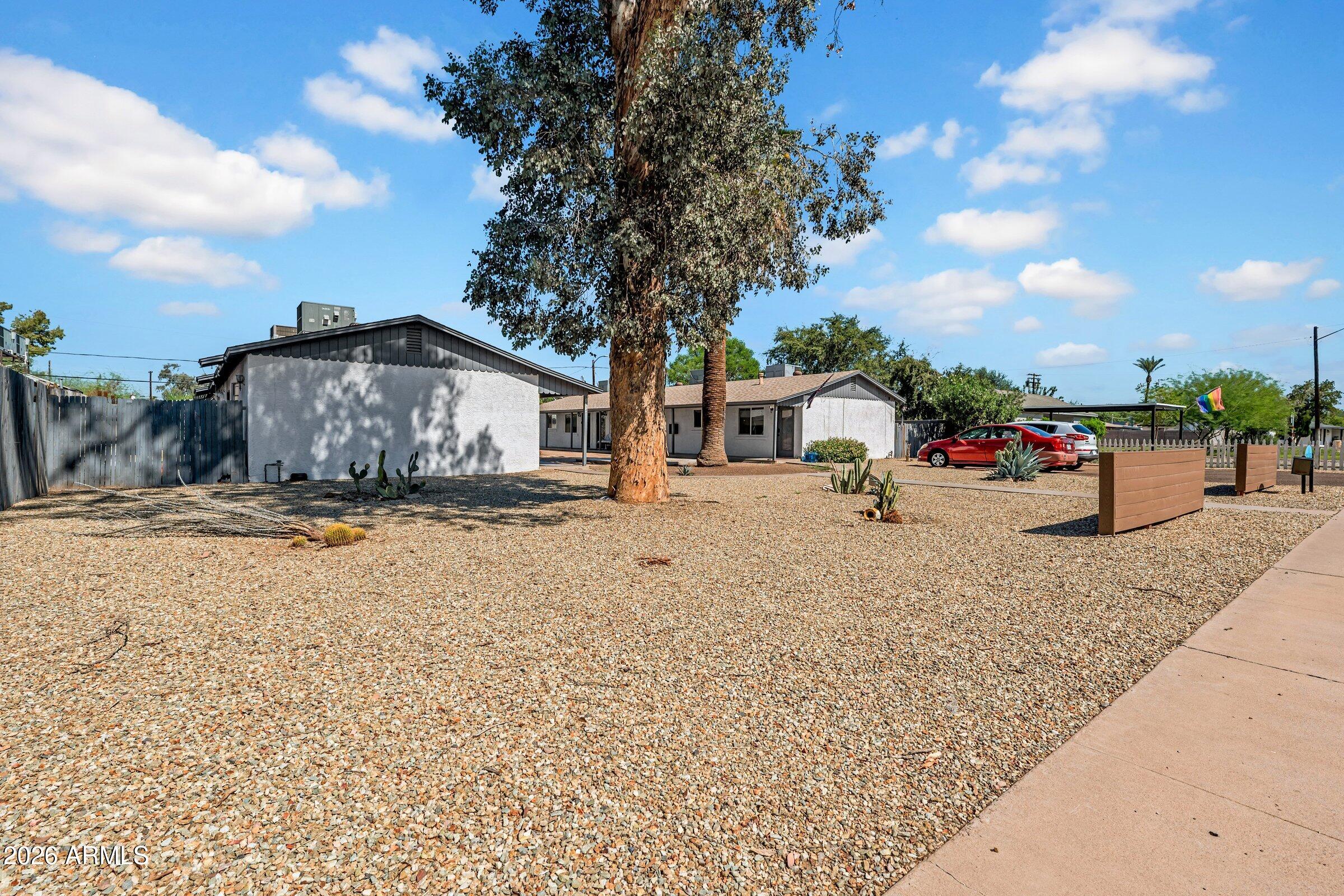 1710 W GLENROSA Avenue