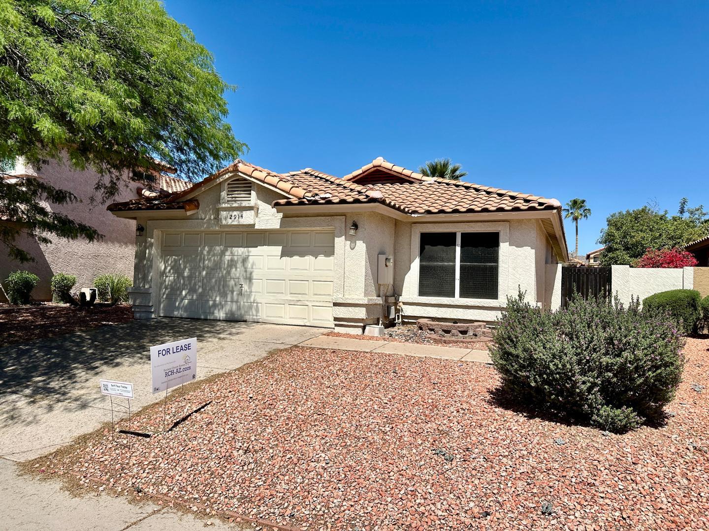 2914 E Woodland Drive