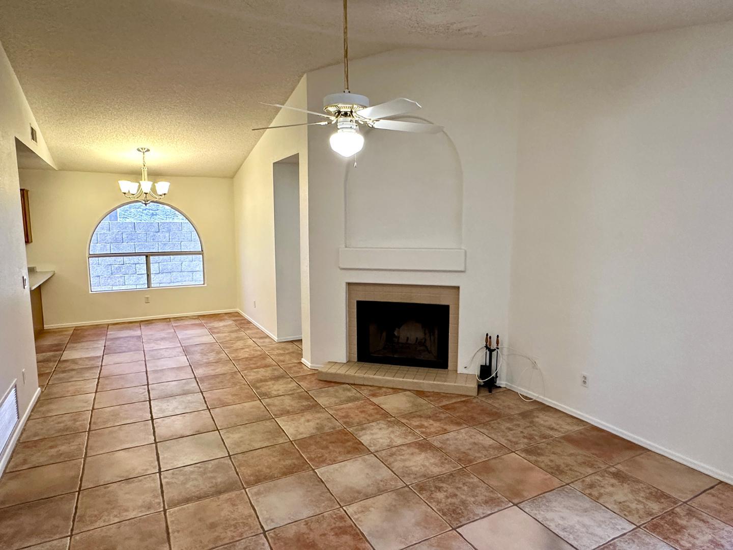 2914 E Woodland Drive