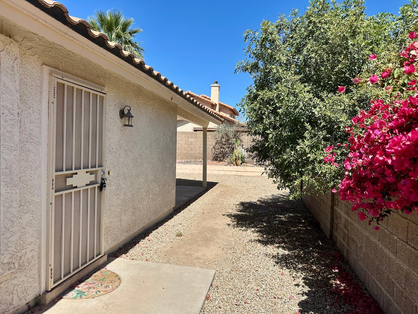 2914 E Woodland Drive