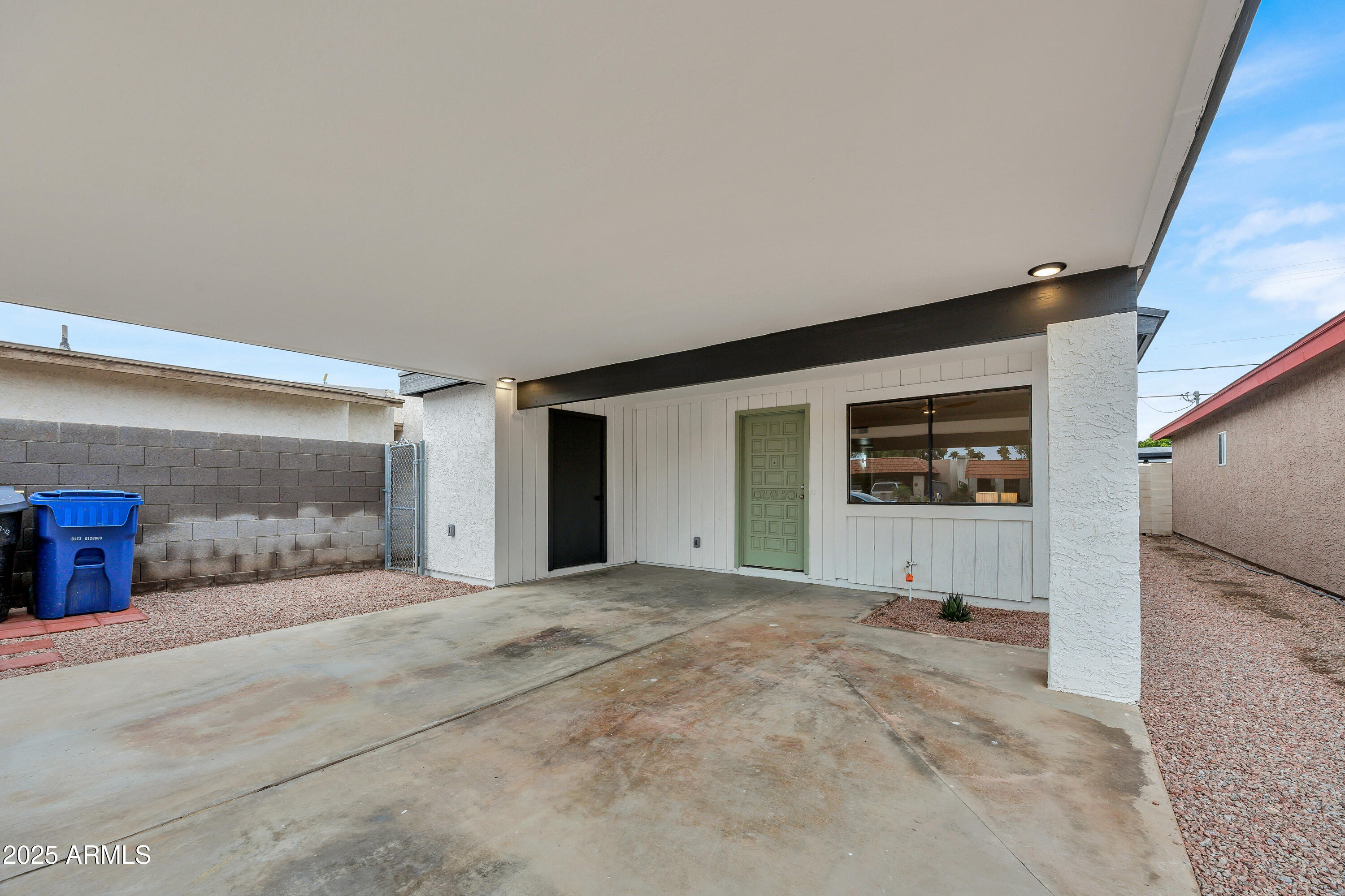 434 E ROYAL PALMS Drive