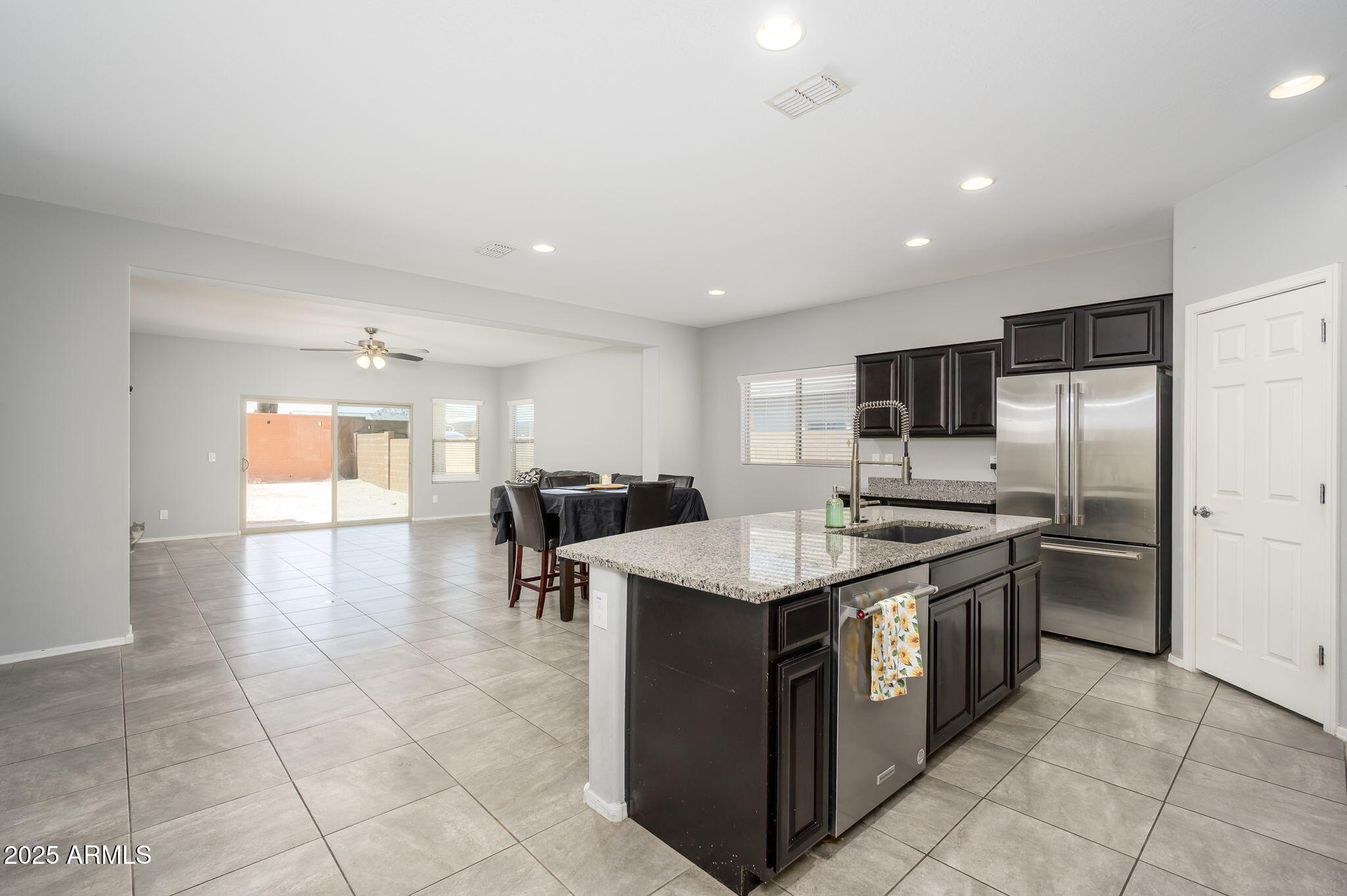 Homes 2 25951 W PIUTE Avenue