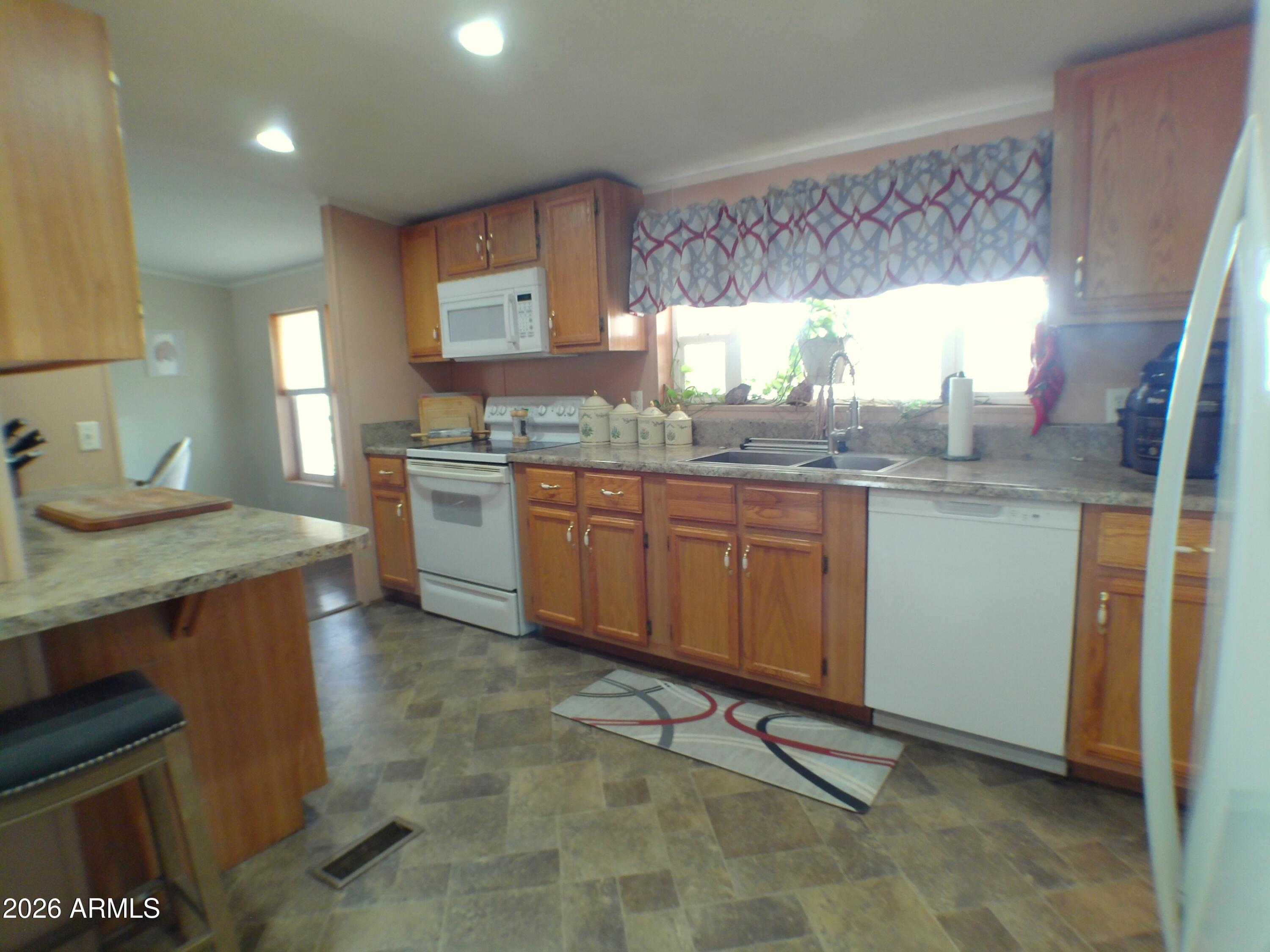 363 W MORRIS Drive