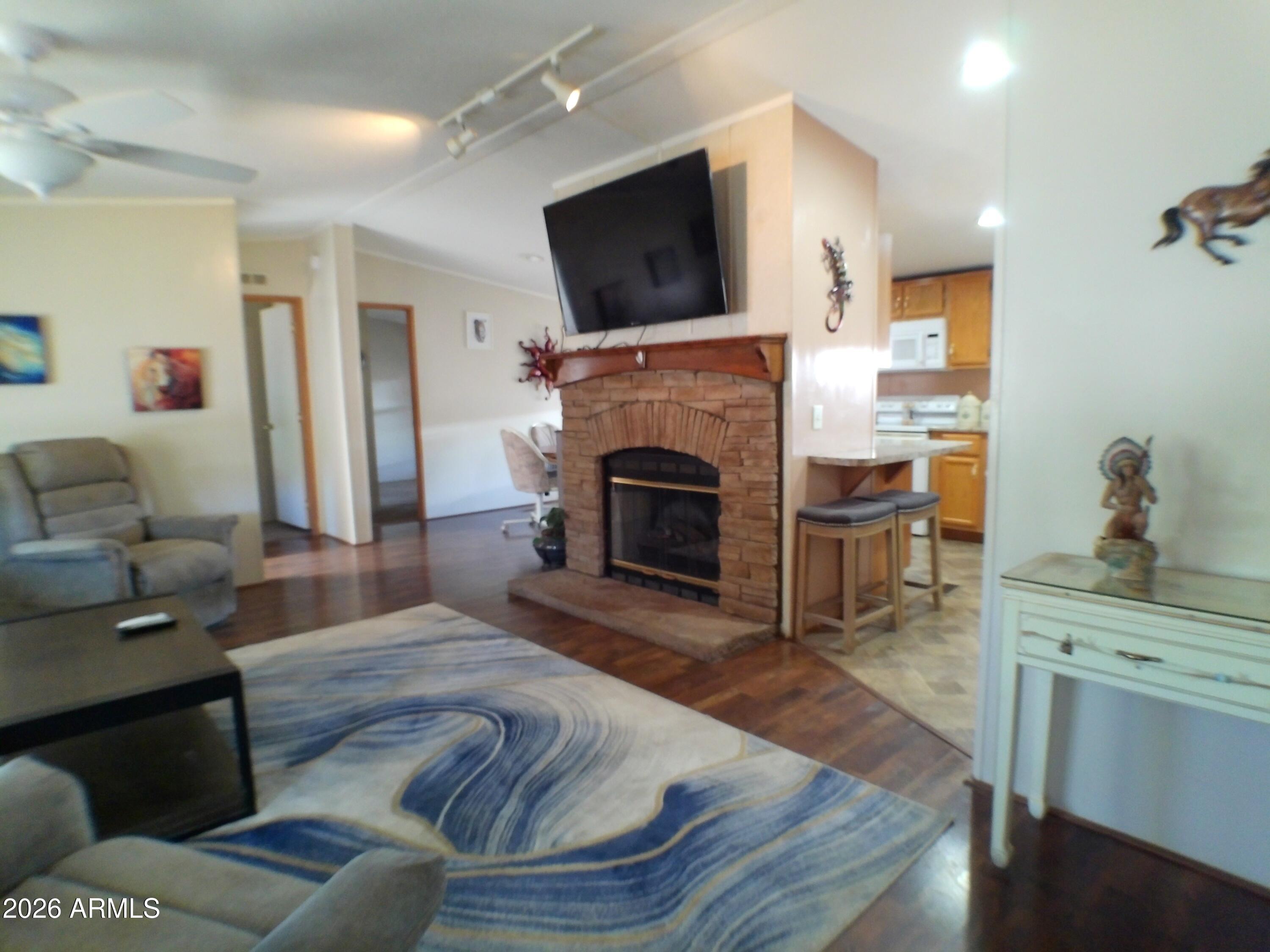 363 W MORRIS Drive