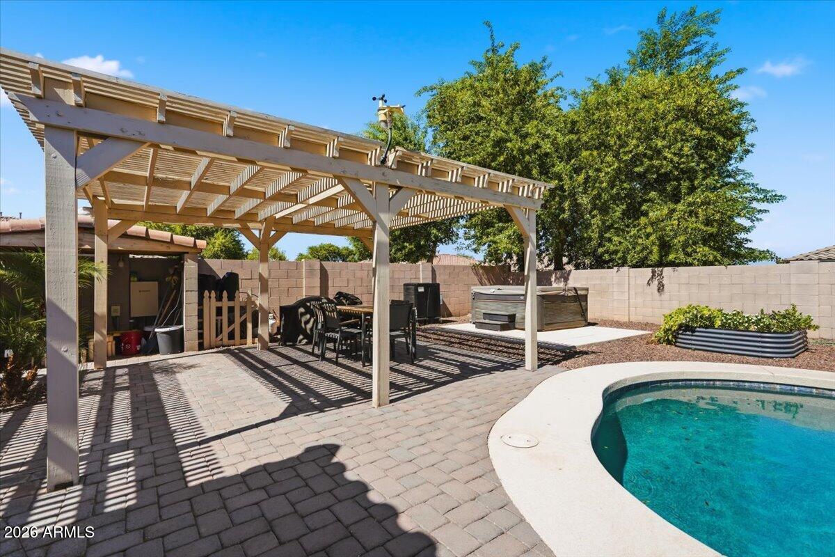 5107 N MOLITOR Court