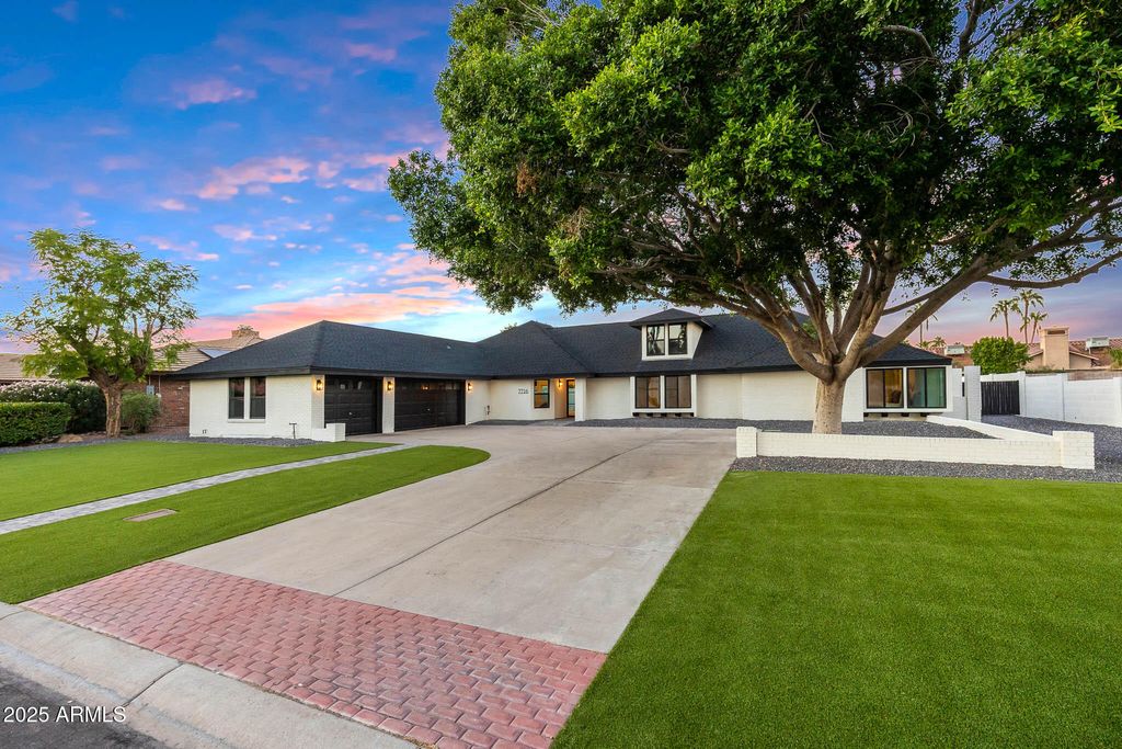 Photo of 7716 W John Cabot Road, Glendale, AZ 85308 (MLS # 6925754)