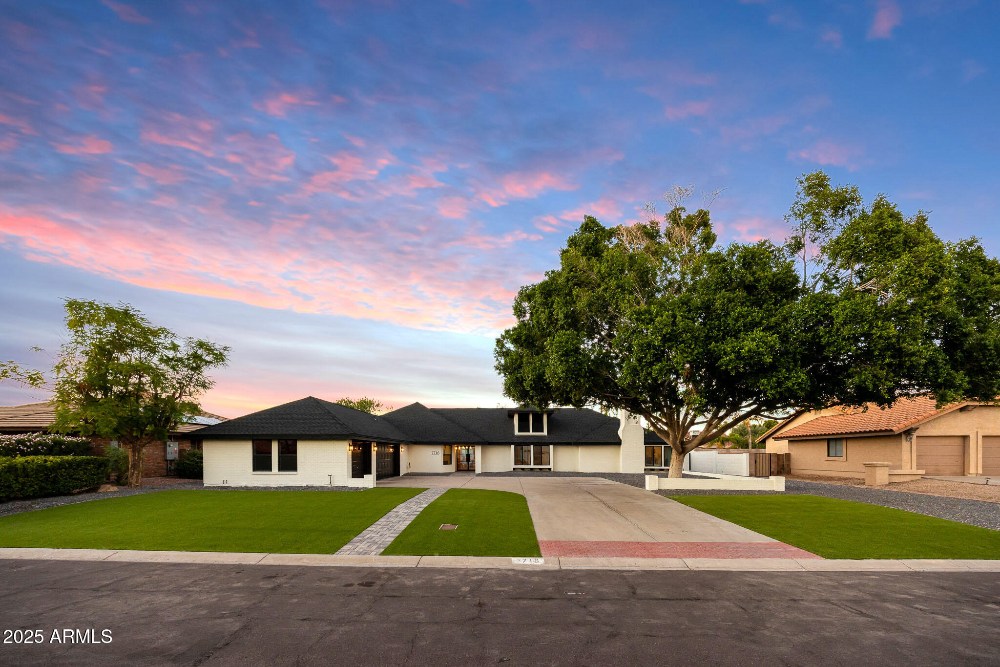 7716 W JOHN CABOT Road