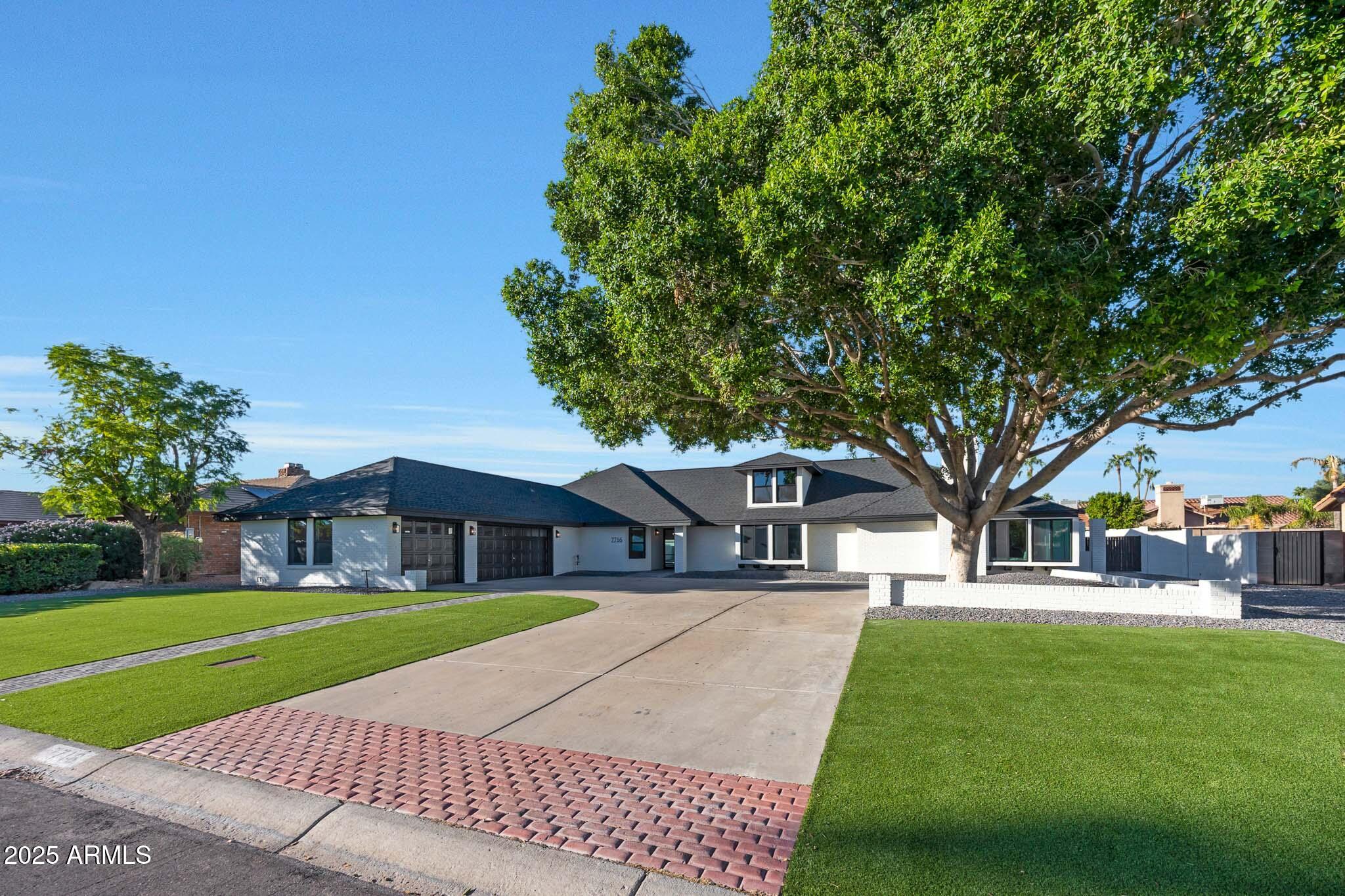 7716 W JOHN CABOT Road