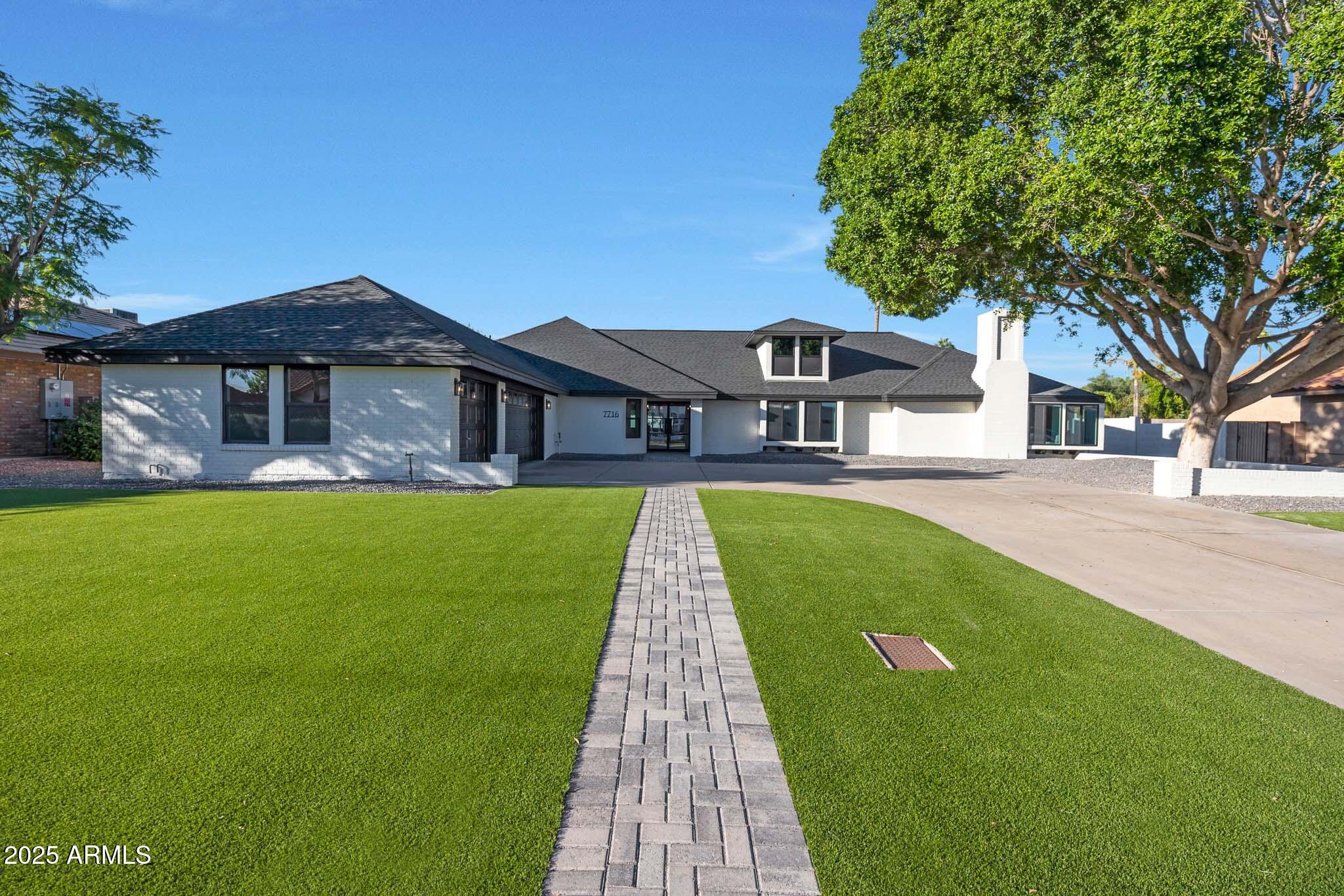 7716 W JOHN CABOT Road