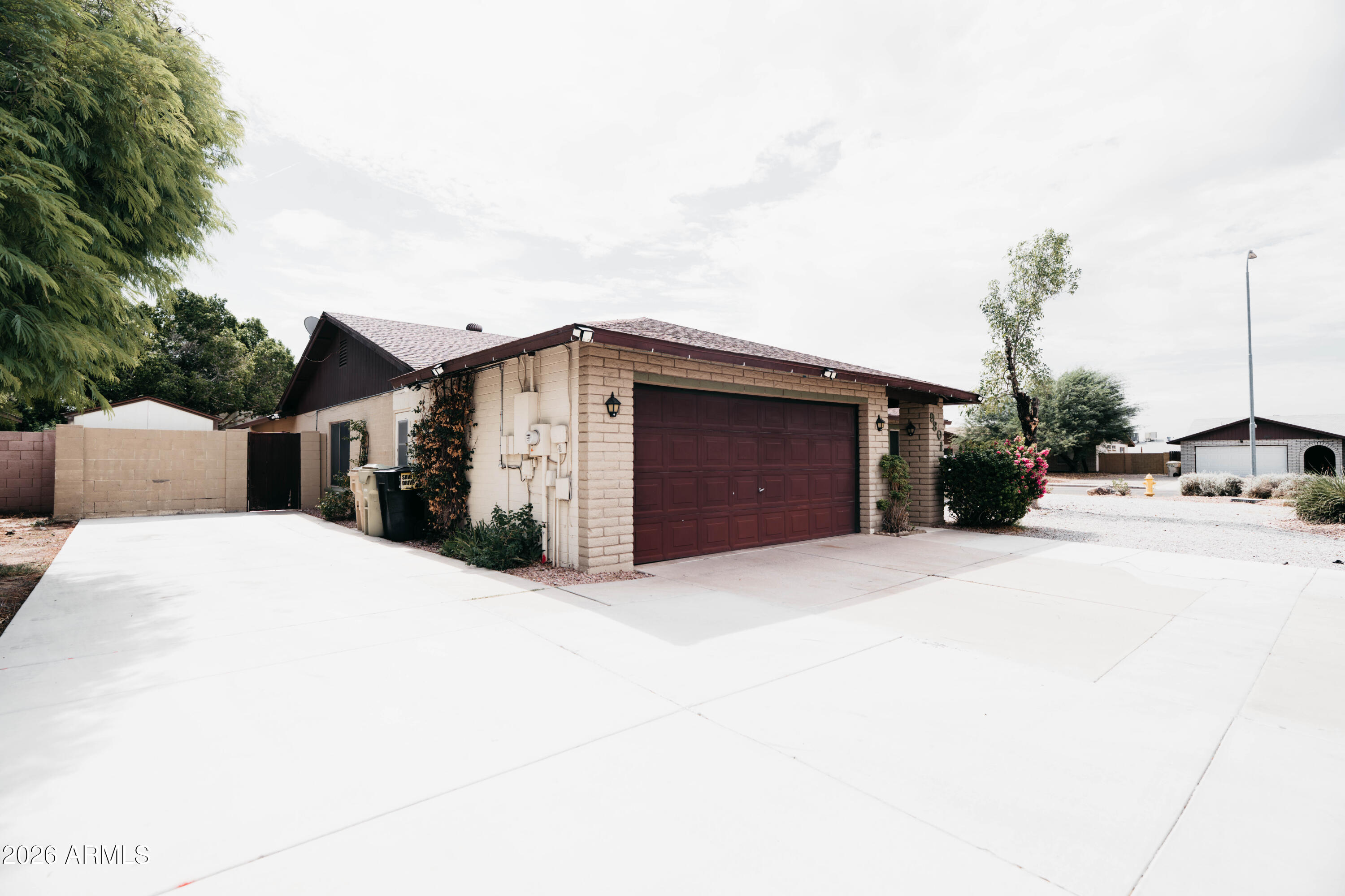 9801 N 49th Lane