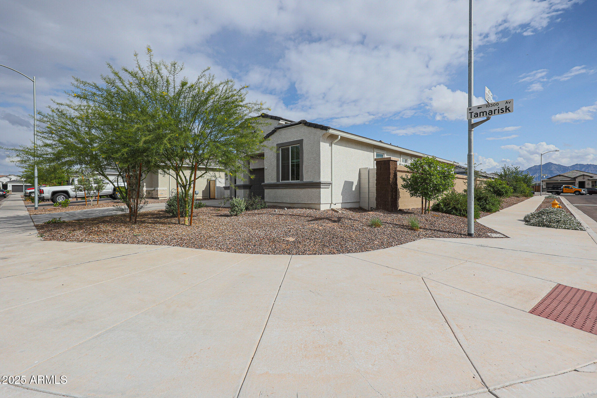 10339 W TAMARISK Avenue