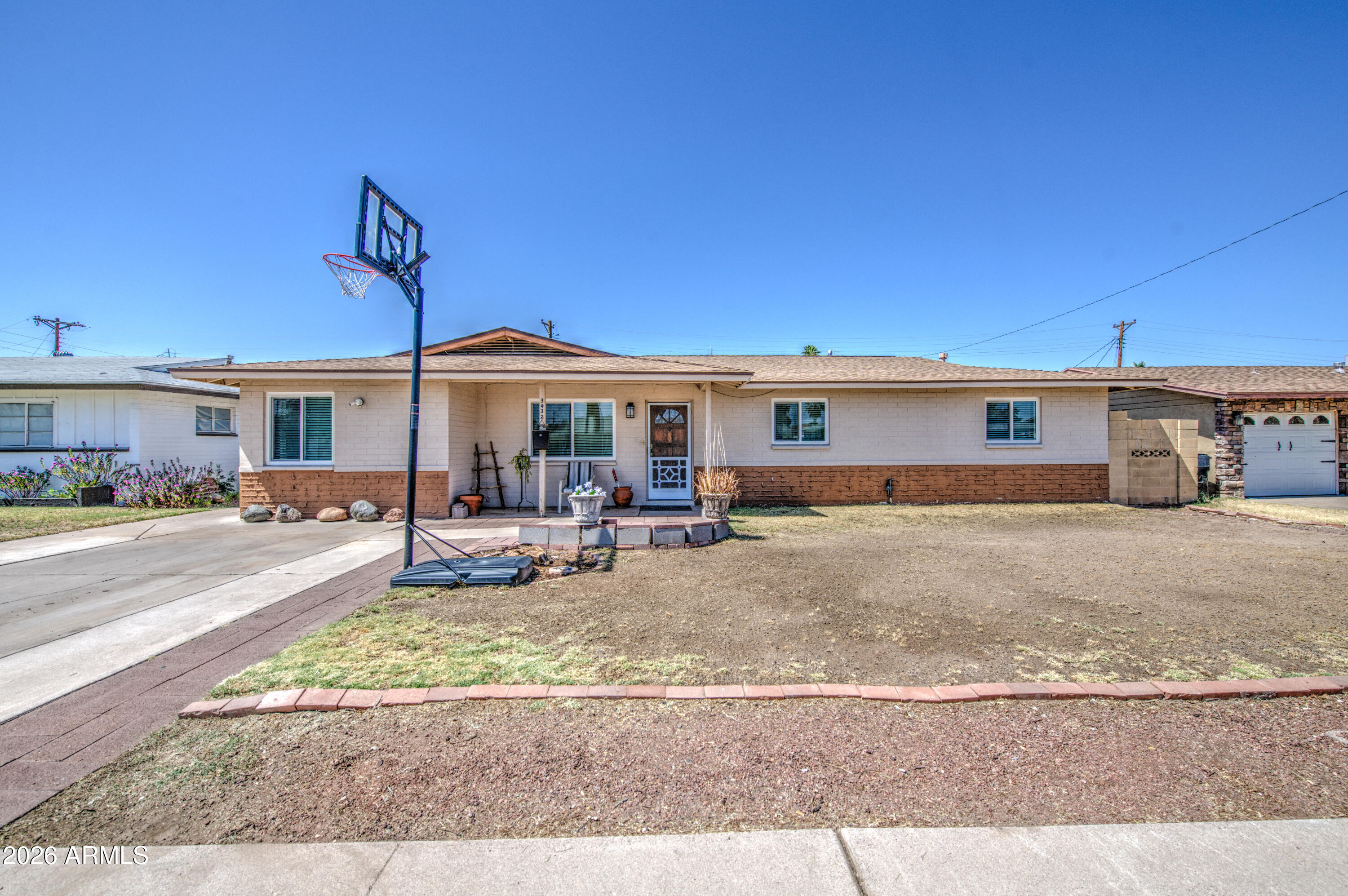 3432 W PALMAIRE Avenue