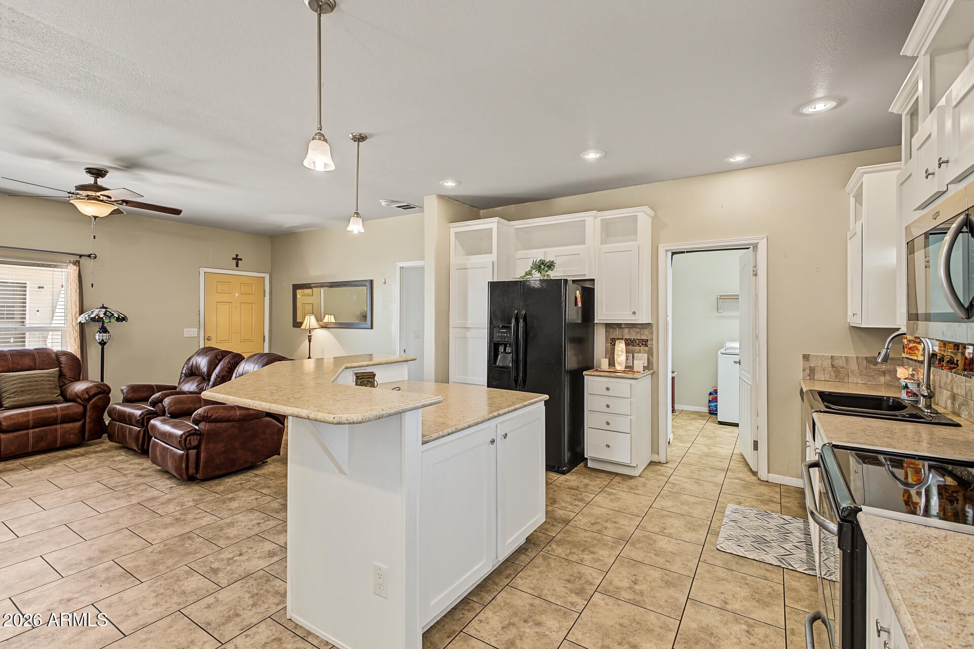 2000 S APACHE Road 3