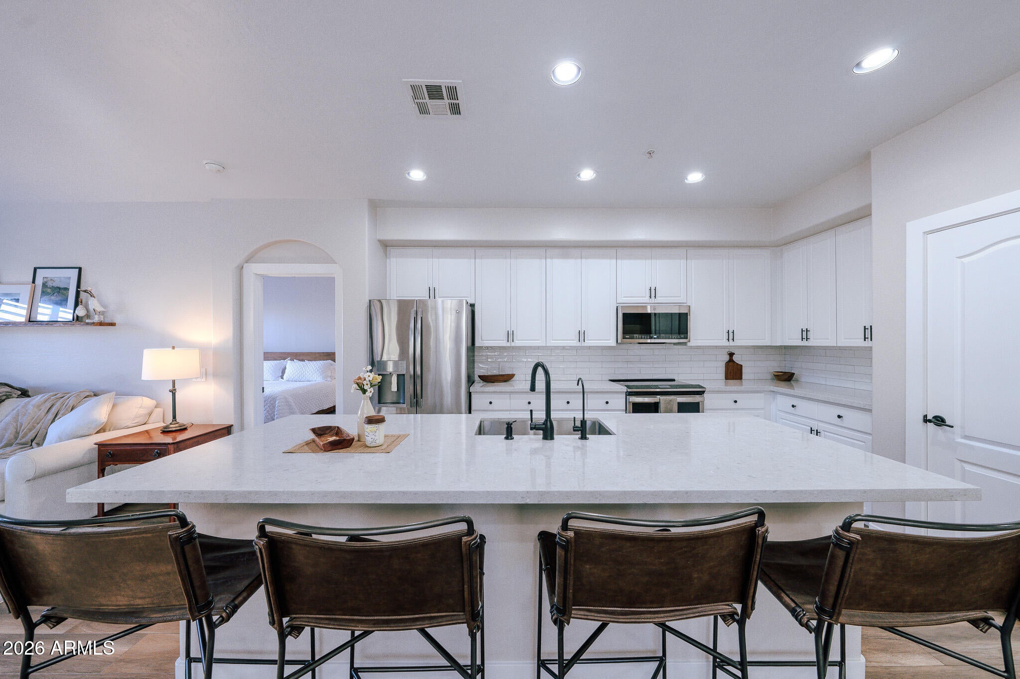 705 W QUEEN CREEK Road 2140