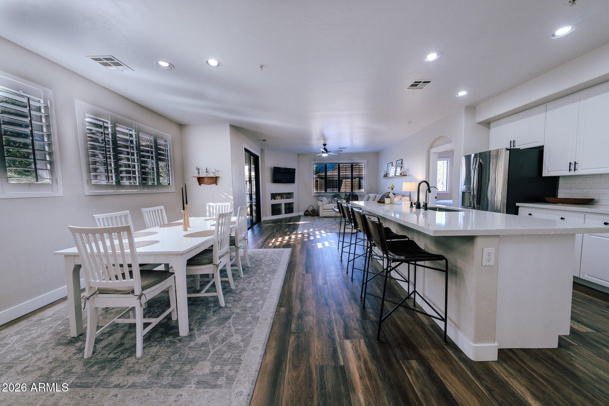 705 W QUEEN CREEK Road 2140