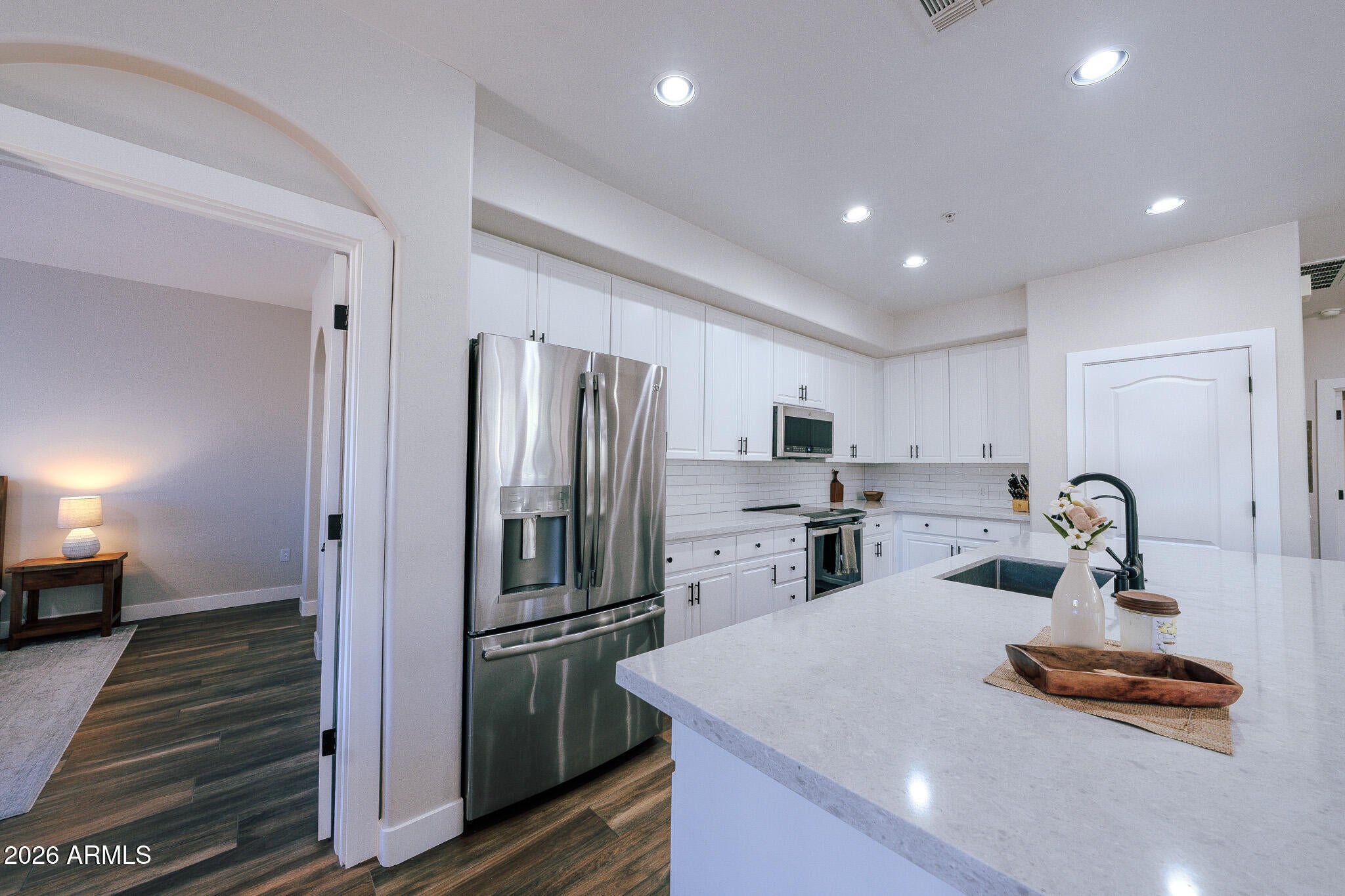 705 W QUEEN CREEK Road 2140