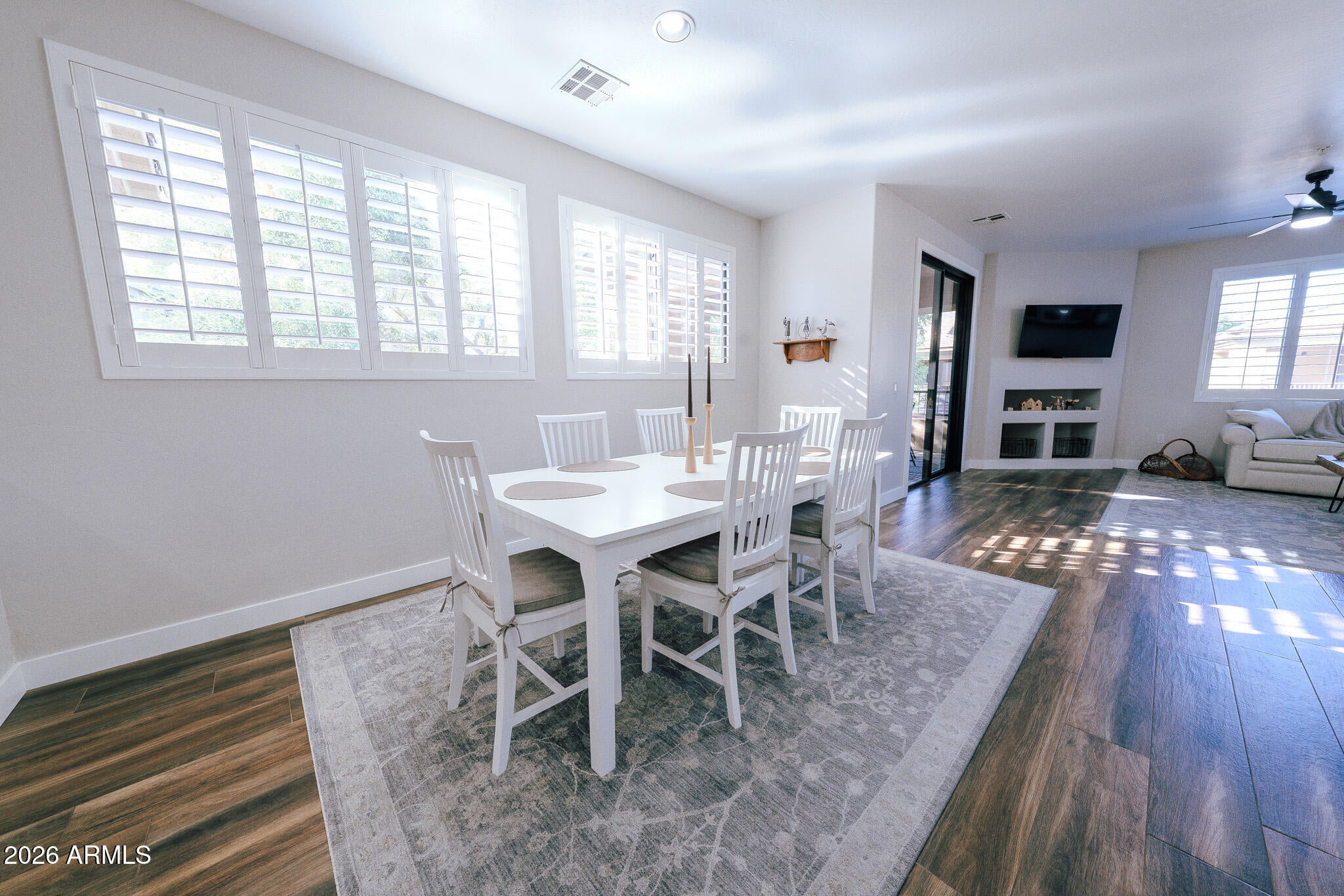 705 W QUEEN CREEK Road 2140