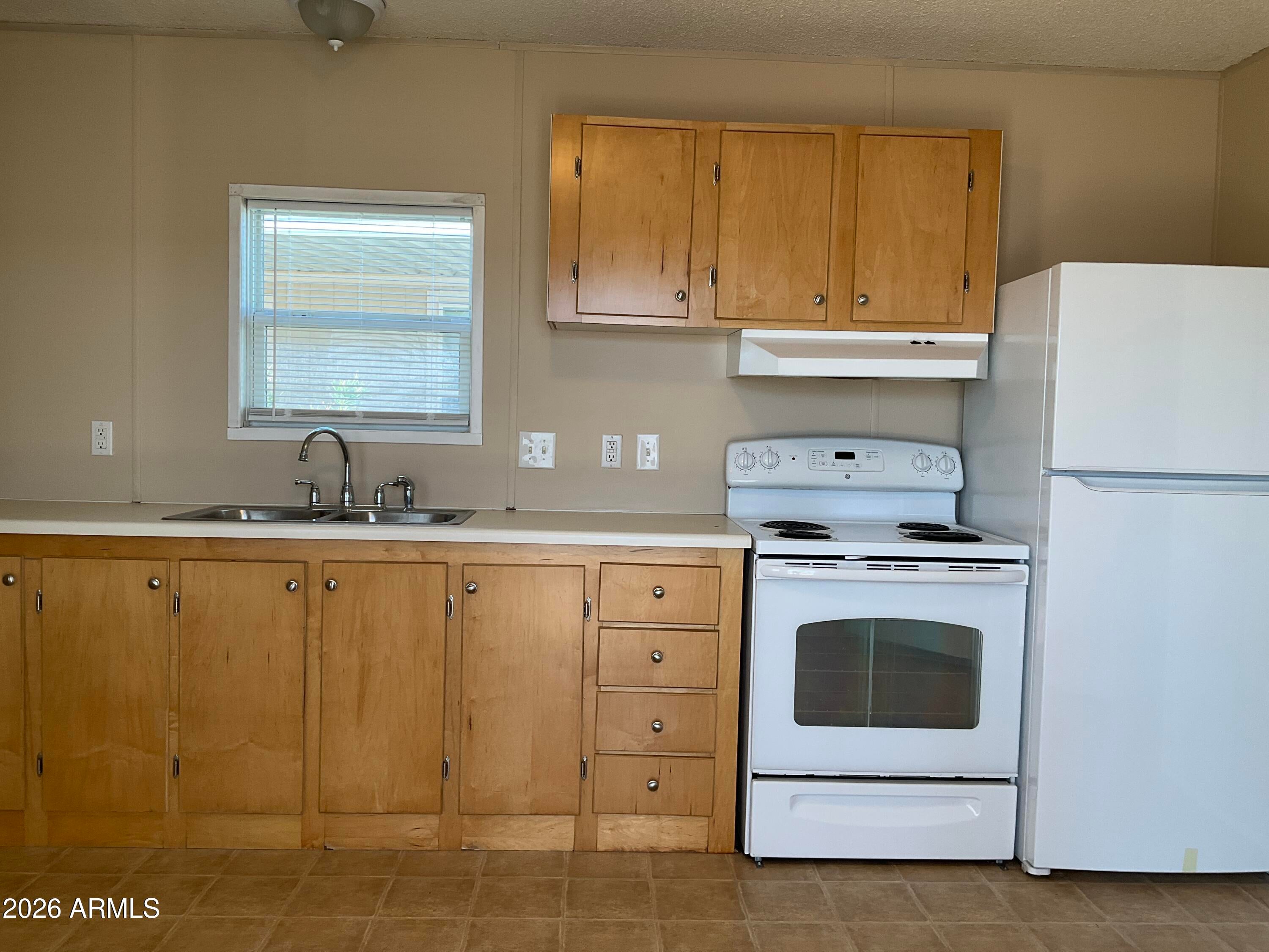 29 W Southern Avenue 29