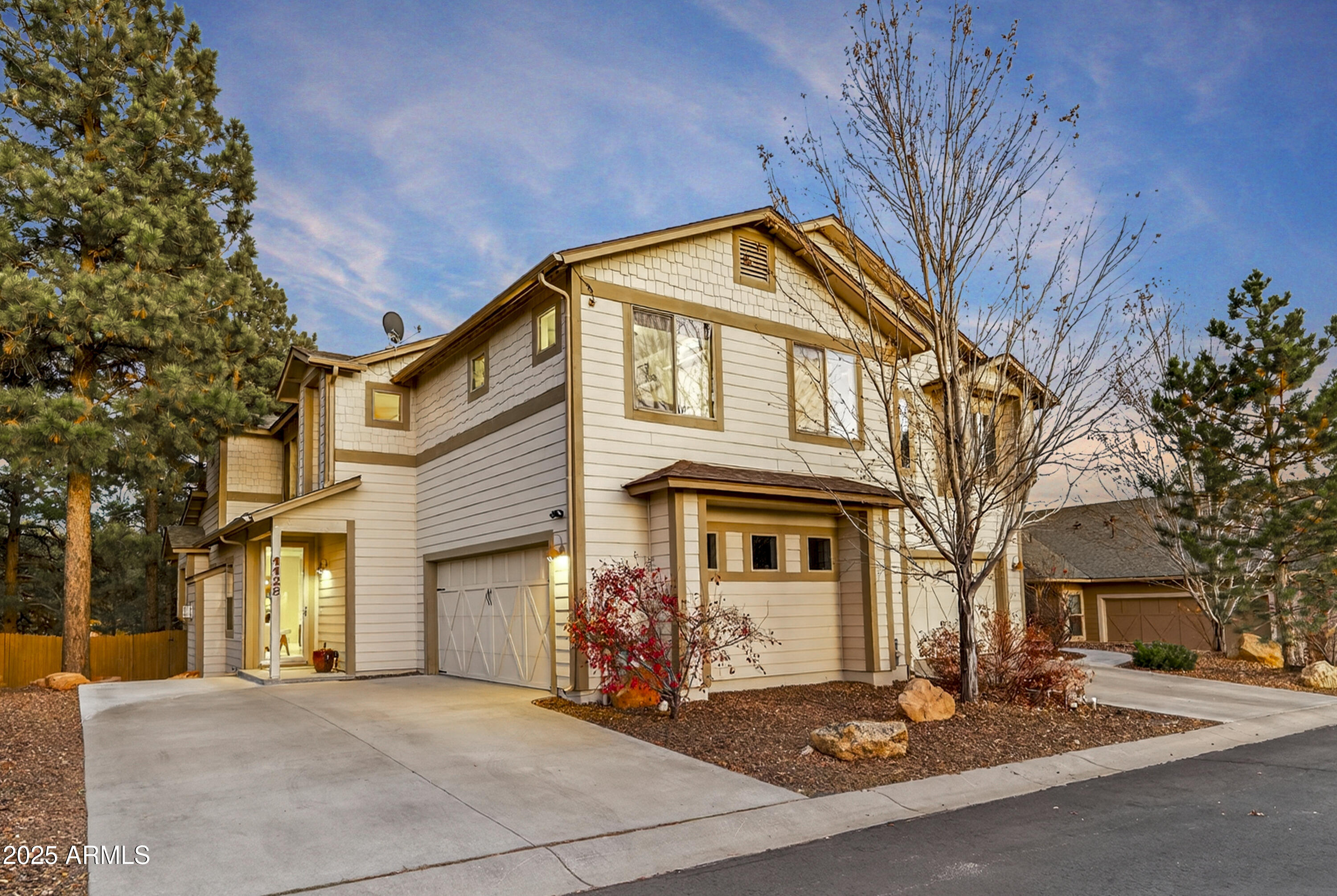 1128 N FLOWING SPRINGS Trail