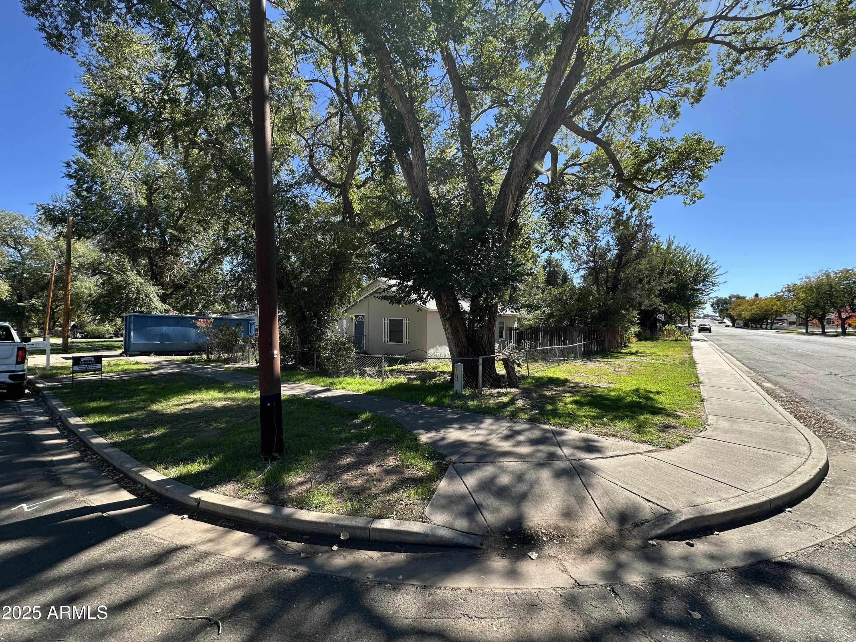 177 W 1ST Street N