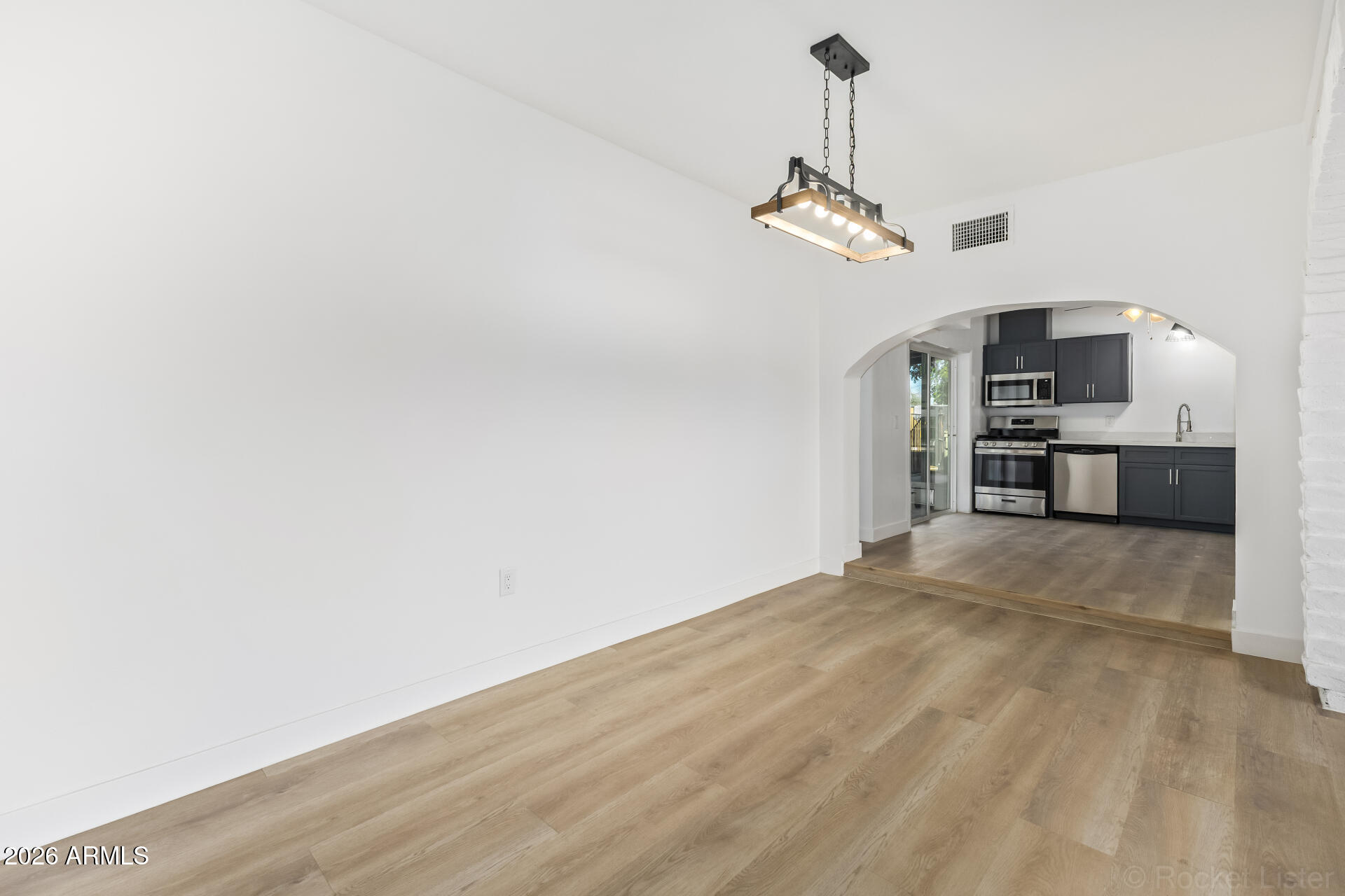 5018 W MARYLAND Avenue