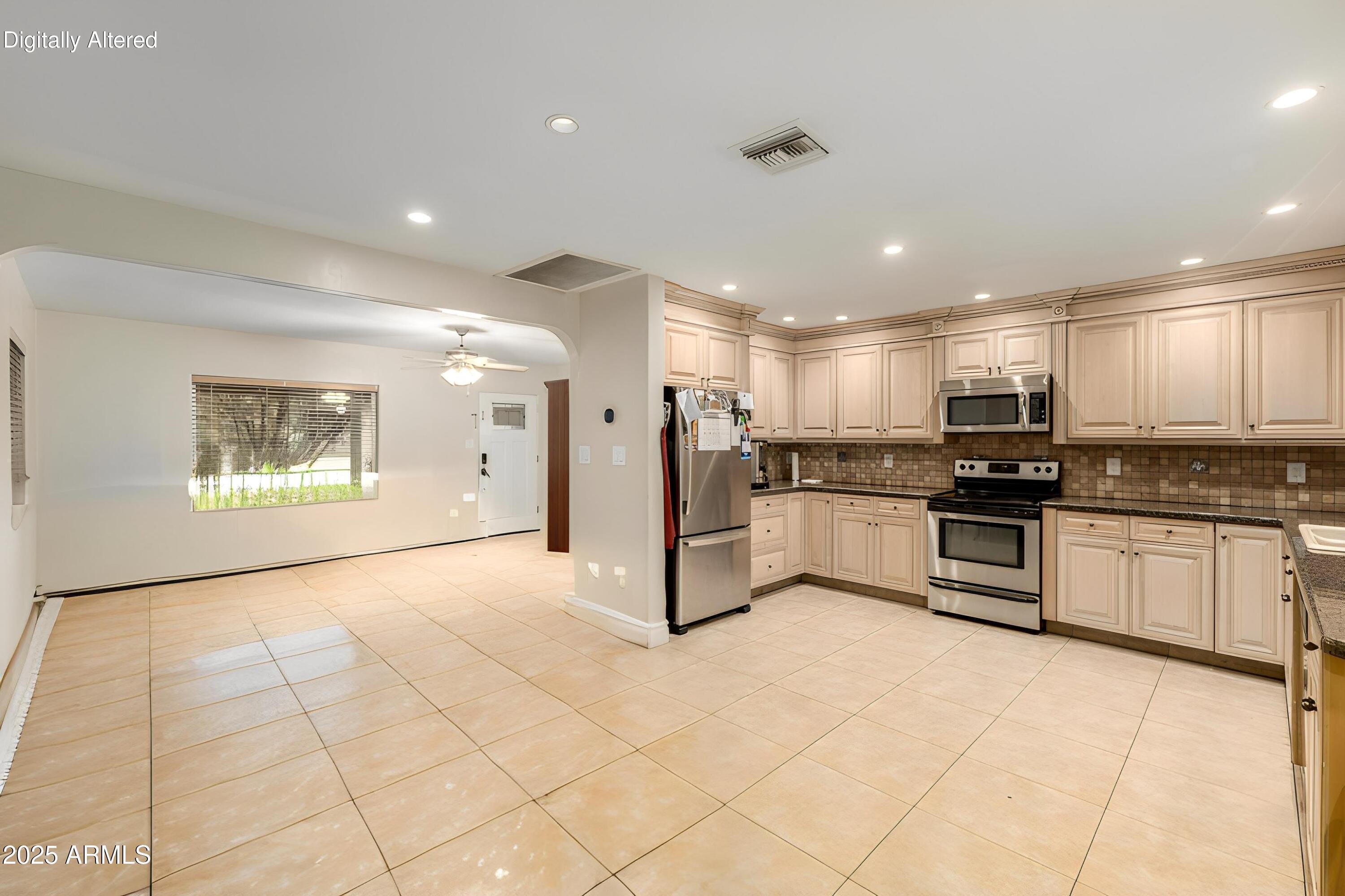 6842 N 10TH Place