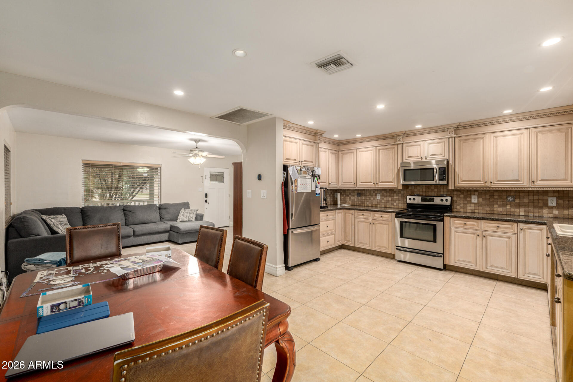 6842 N 10TH Place