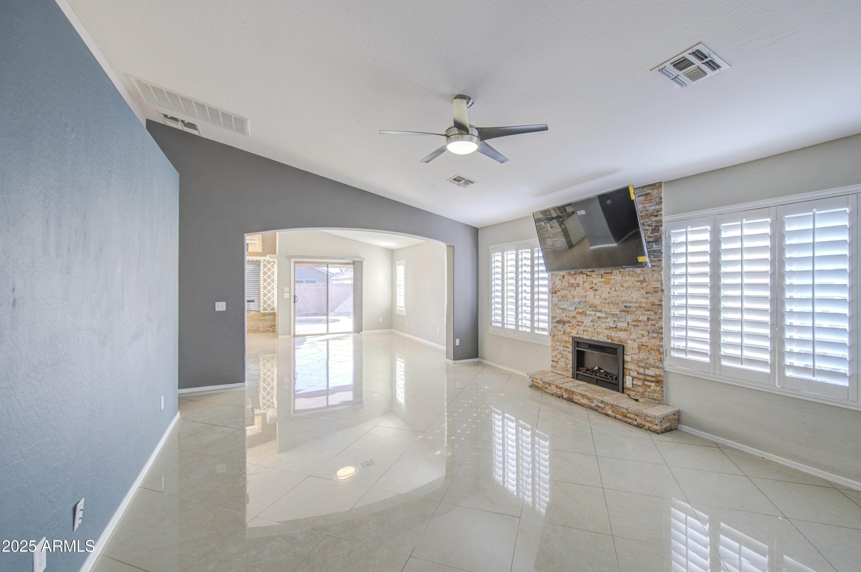 15815 W WASHINGTON Street