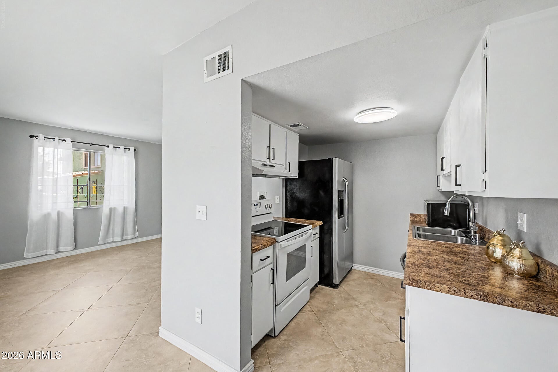 803 E COCHISE Drive