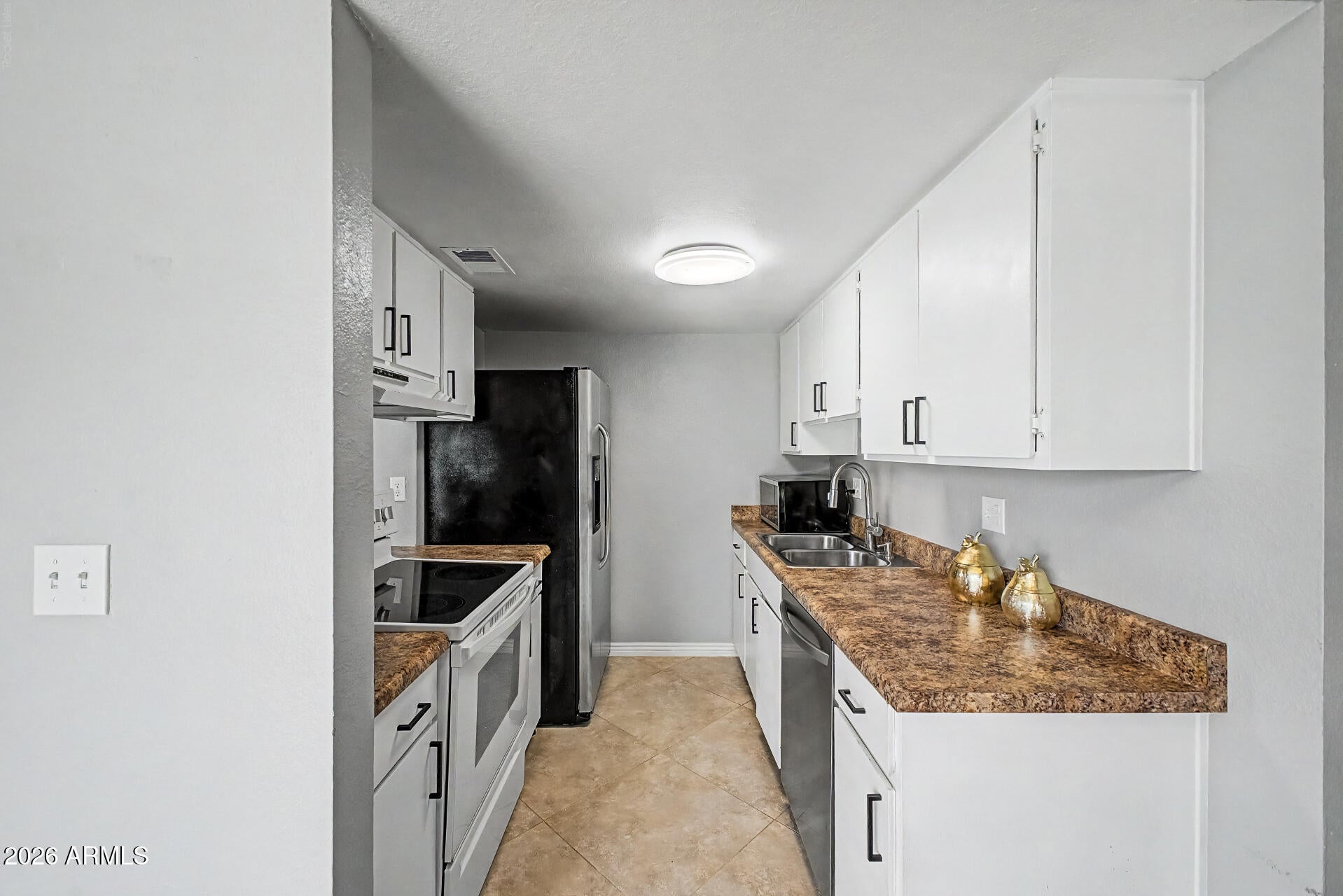 803 E COCHISE Drive