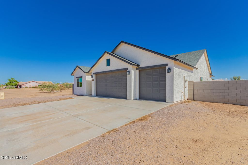 Photo of 15901 S Bentley Drive, Arizona City, AZ 85123 (MLS # 6935638)