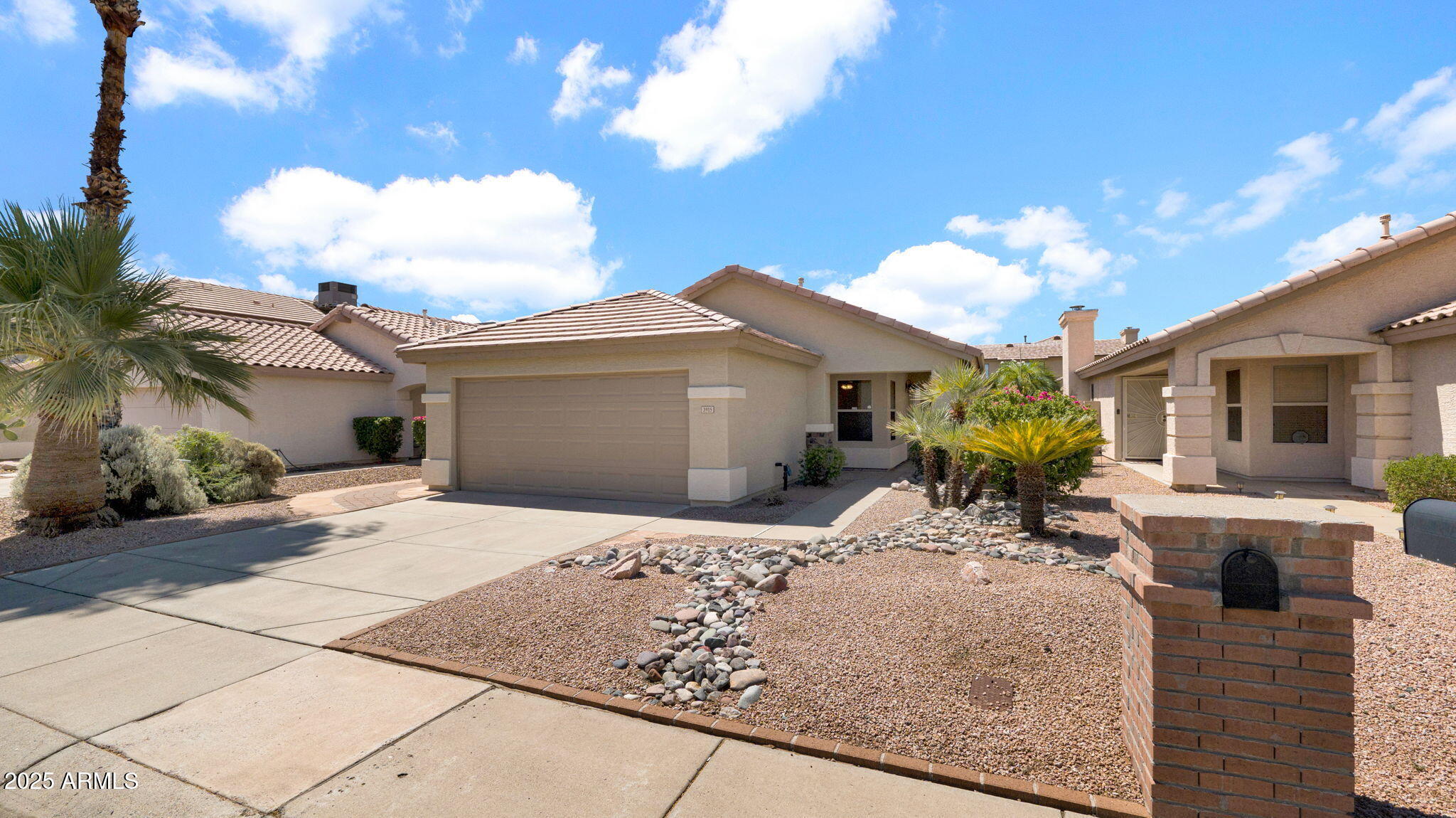3915 E ROCKWOOD Drive