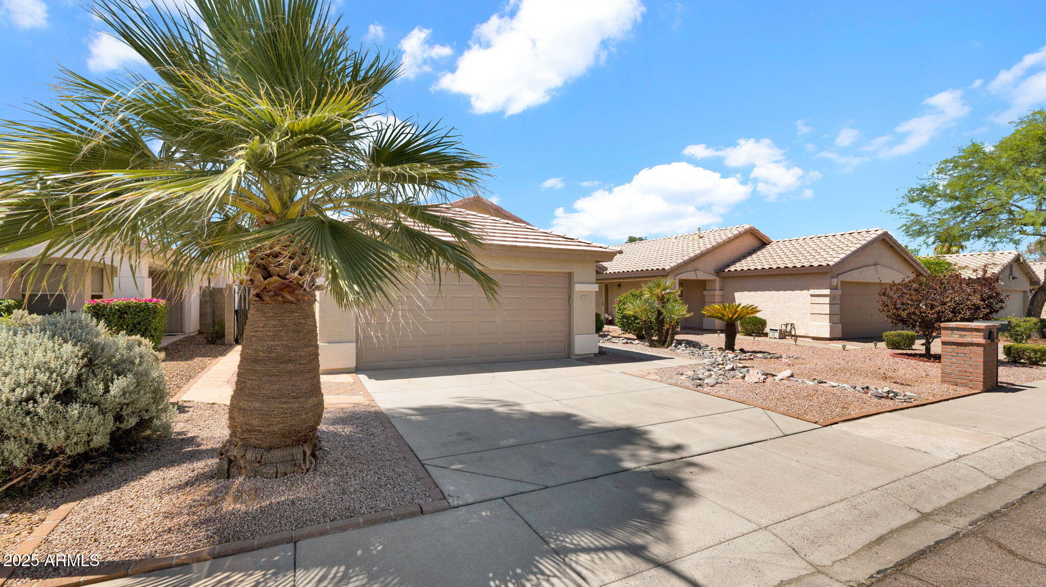 3915 E ROCKWOOD Drive