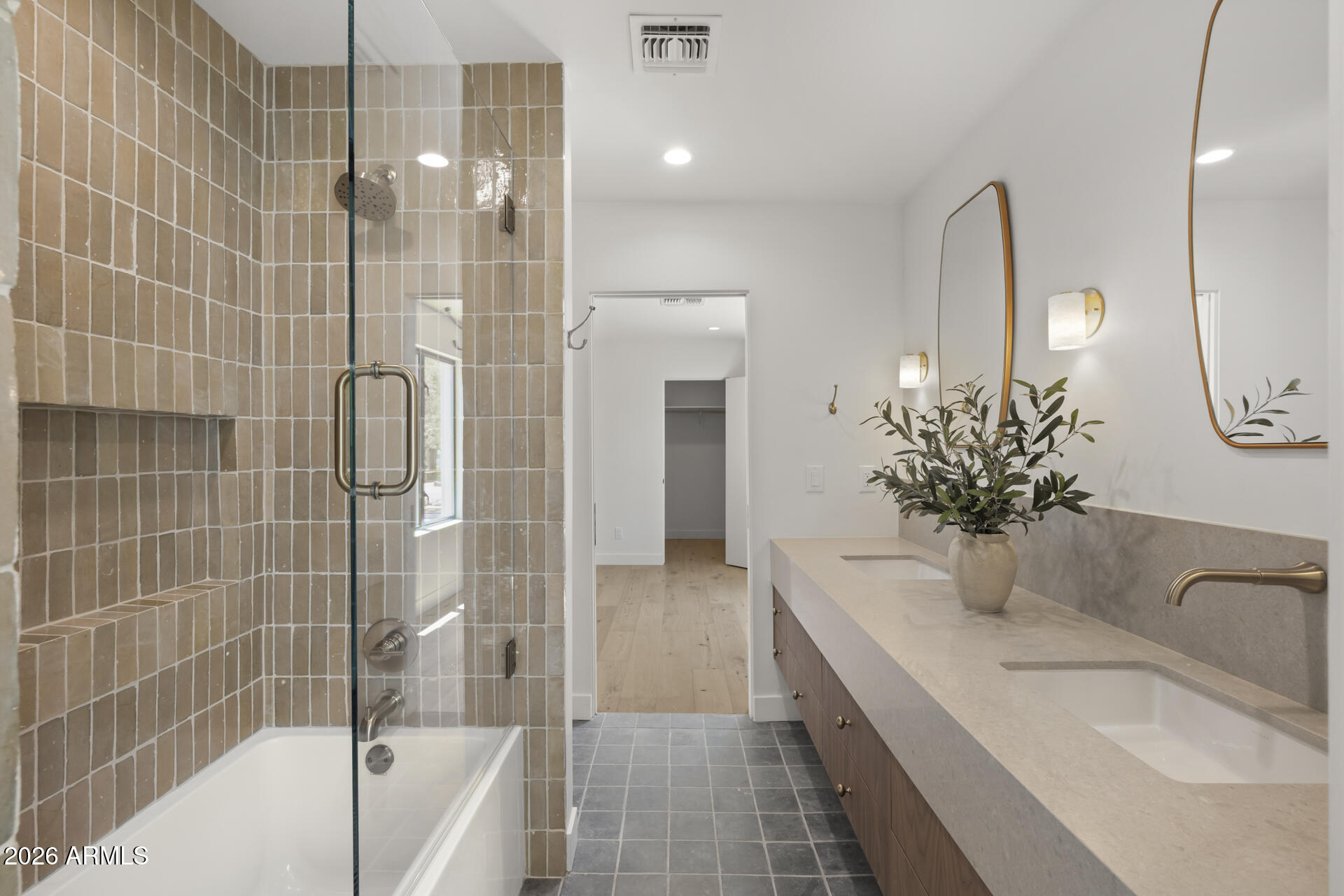CAMELBACK EAST - Residential
