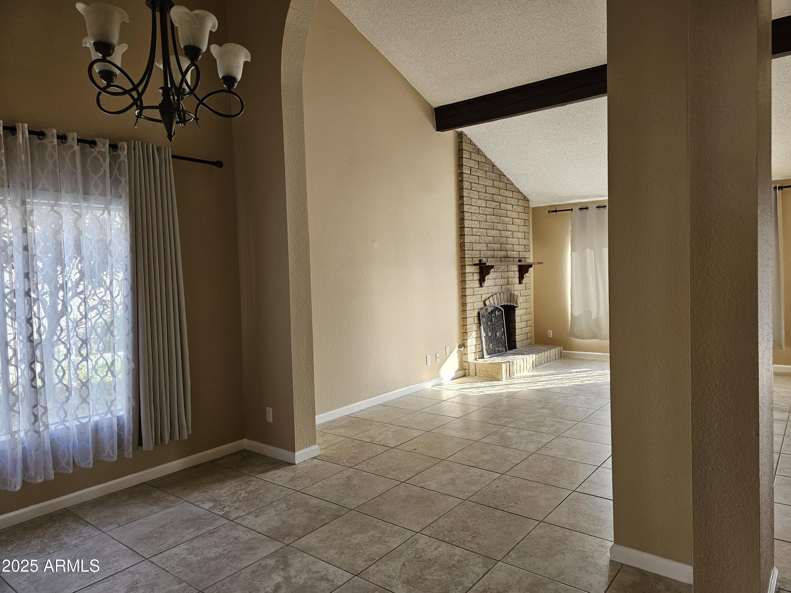 1514 E WEATHERVANE Lane